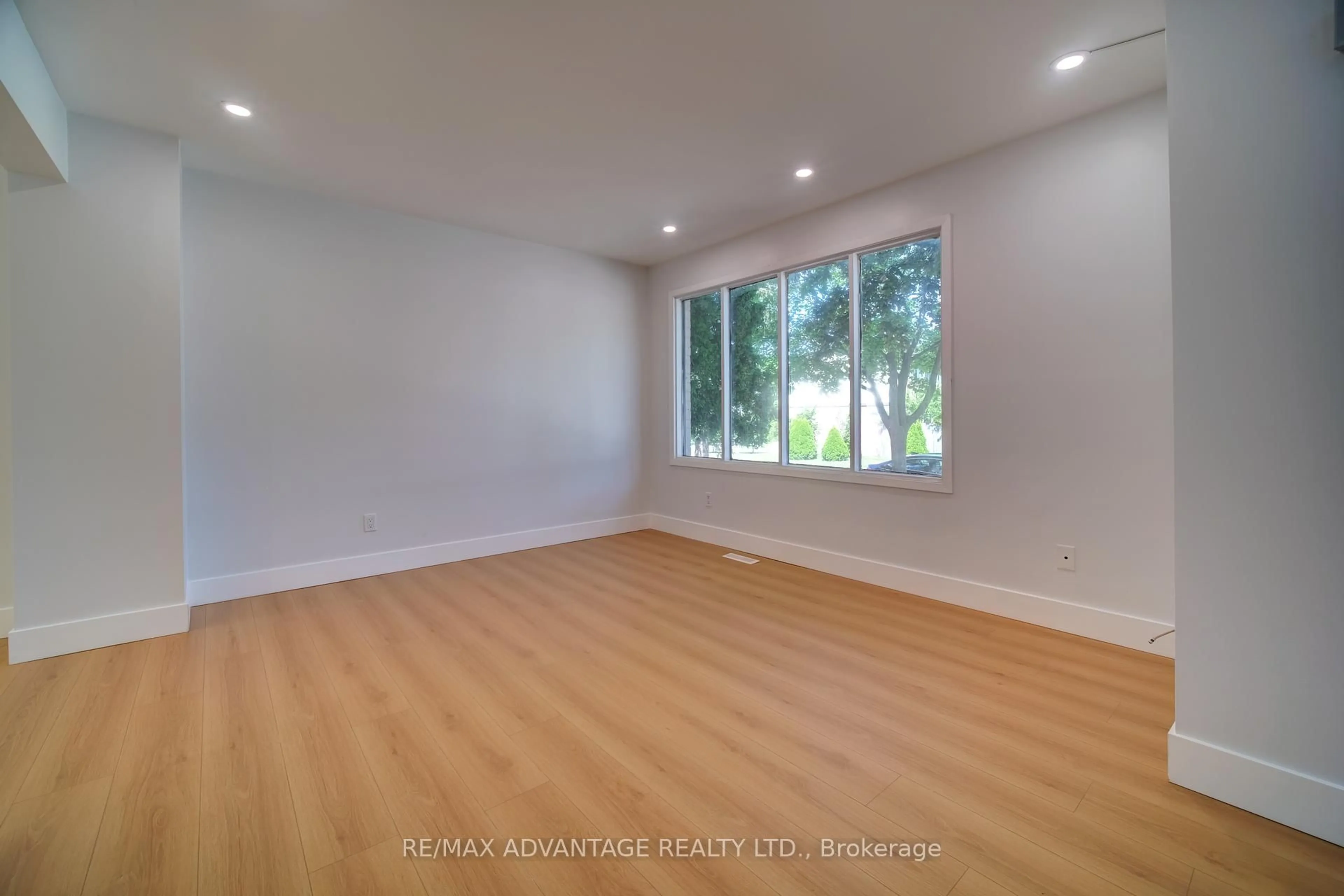 A pic of a room for 47 Denlaw Rd, London North Ontario N6G 3L3