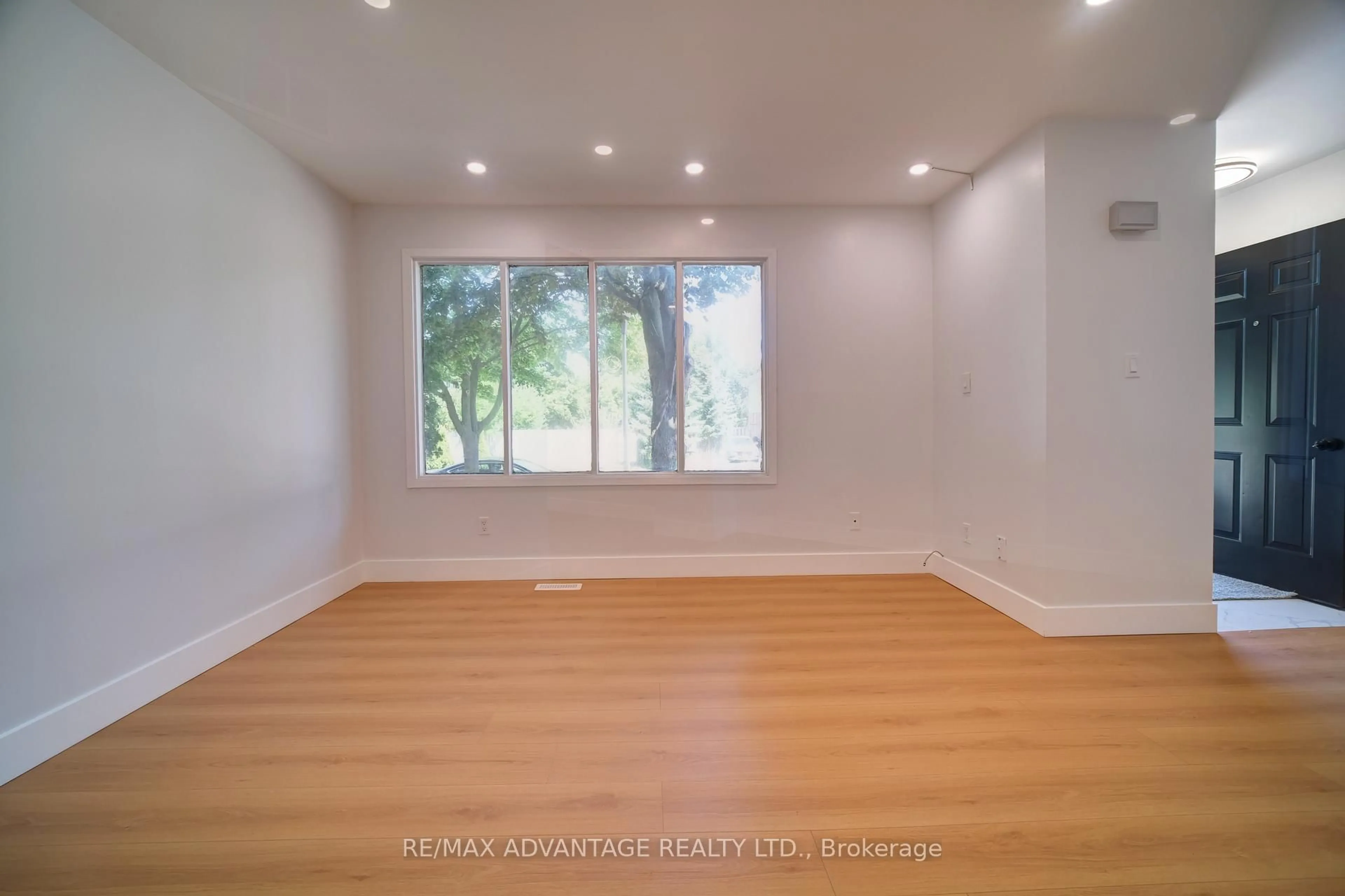 A pic of a room for 47 Denlaw Rd, London North Ontario N6G 3L3