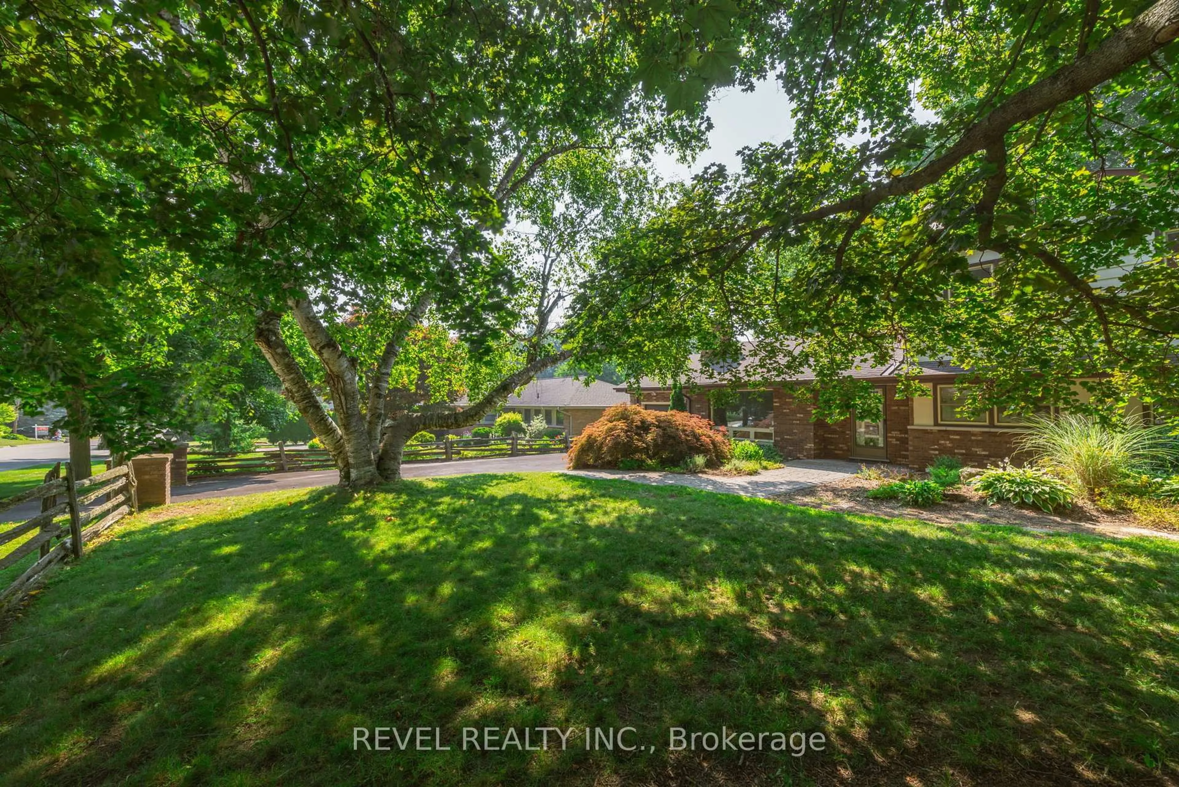 A pic from outside/outdoor area/front of a property/back of a property/a pic from drone, forest/trees view for 840 Clearview Ave, London North Ontario N6H 2N2