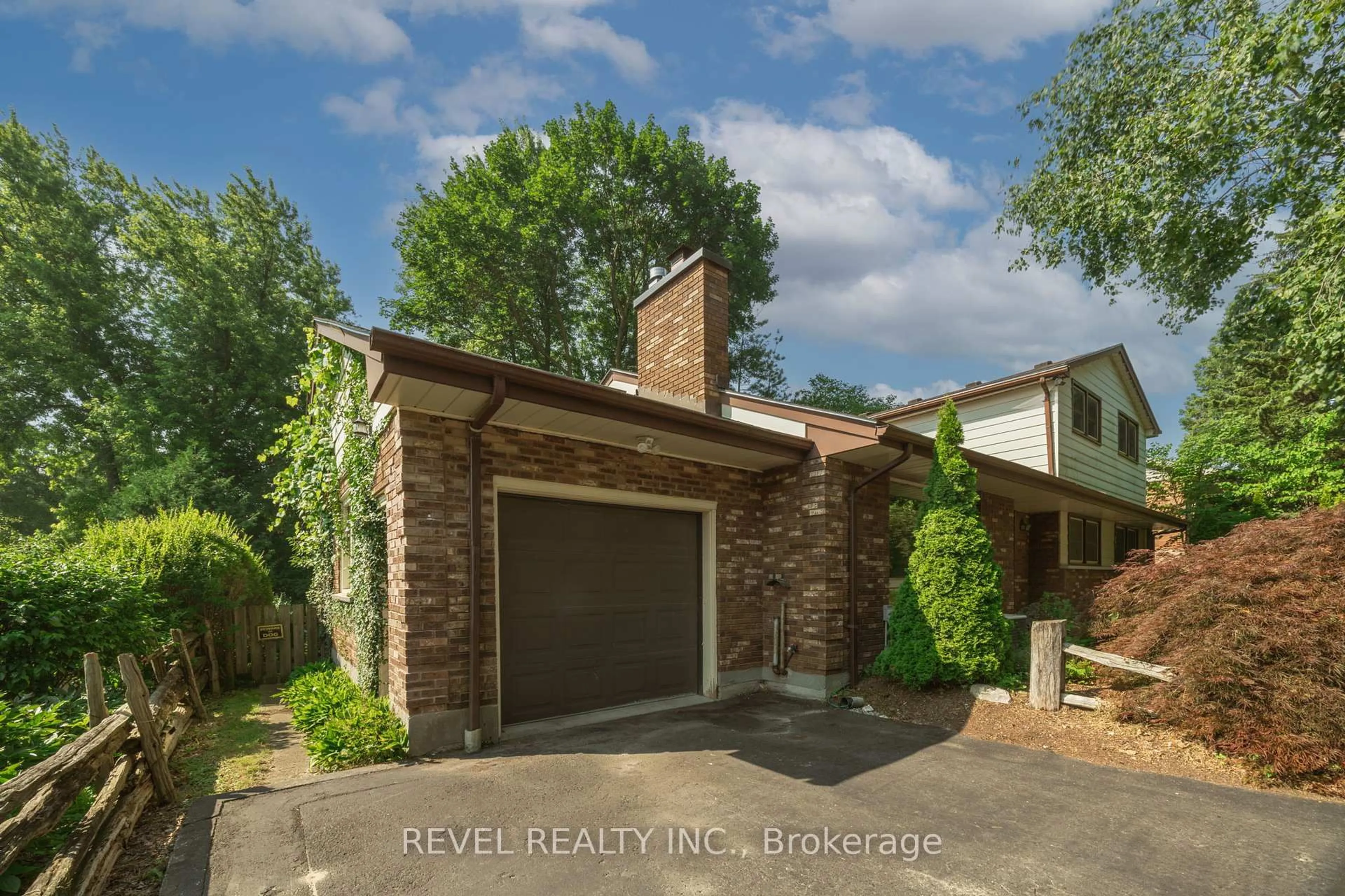 Home with brick exterior material, water/lake/river/ocean view for 840 Clearview Ave, London North Ontario N6H 2N2