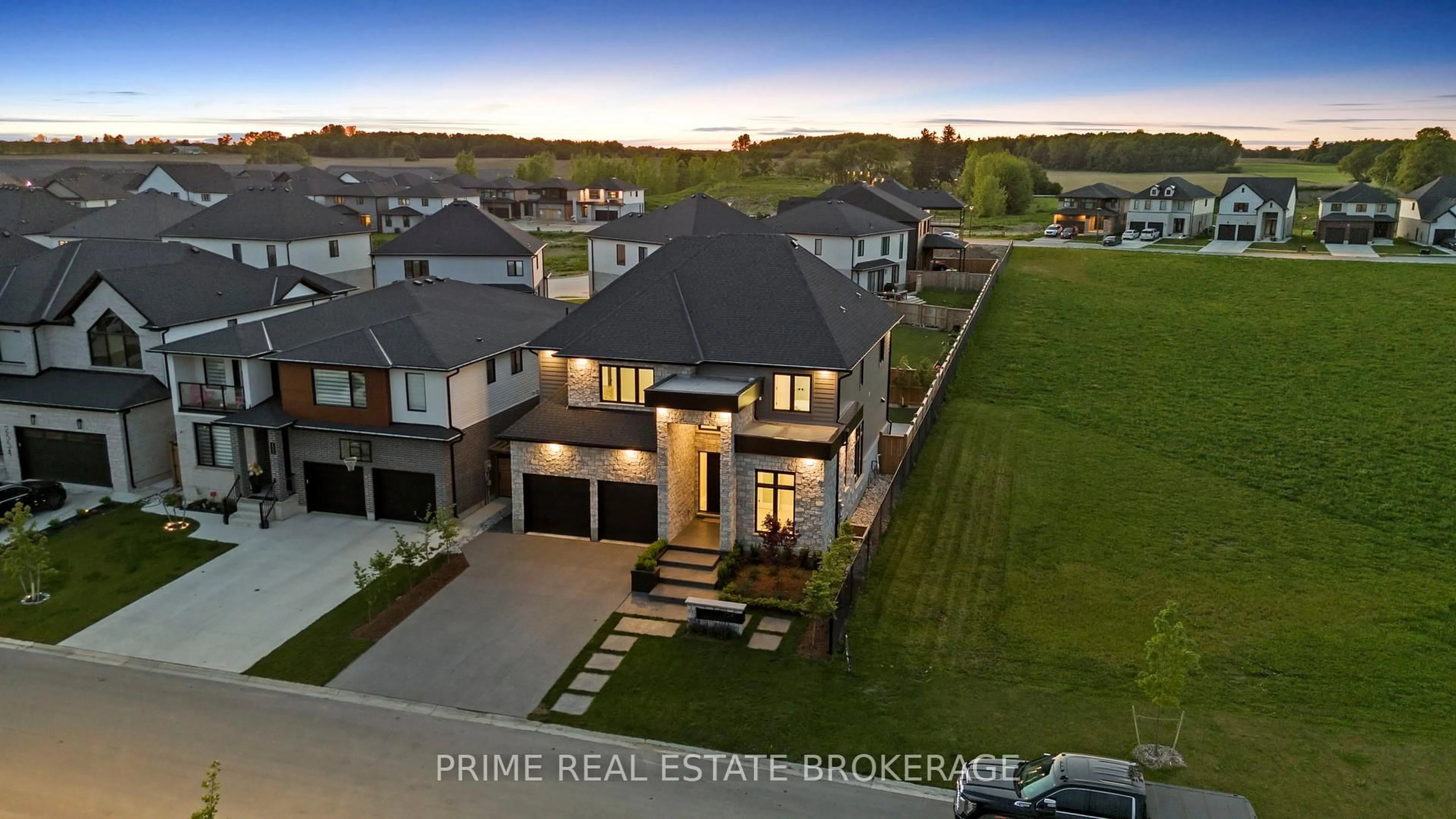 A pic from outside/outdoor area/front of a property/back of a property/a pic from drone, unknown for 2540 Bridgehaven Dr, London North Ontario N6G 0Z7