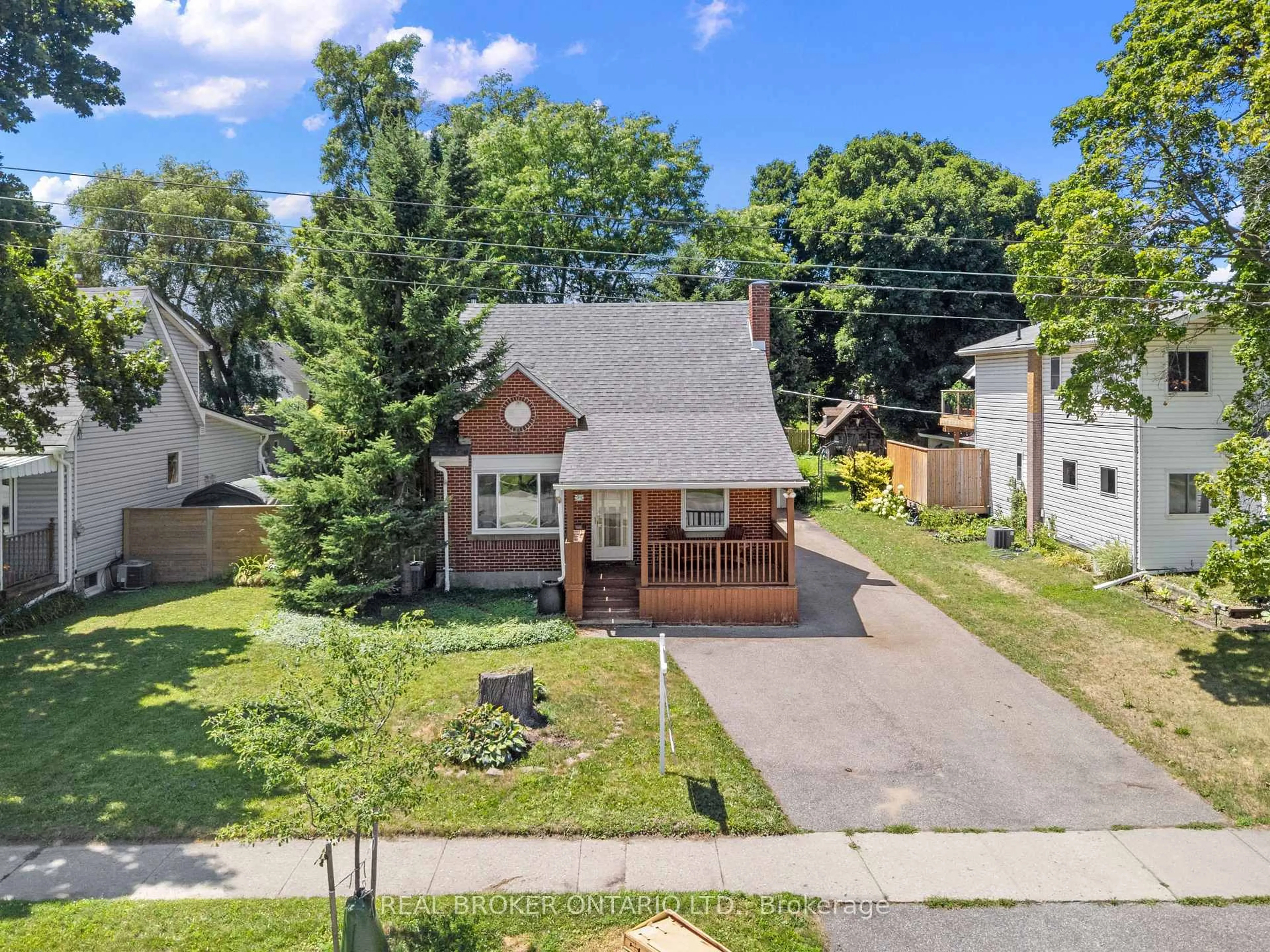 A pic from outside/outdoor area/front of a property/back of a property/a pic from drone, street for 55 Birch Ave, Kitchener Ontario N2H 4W4