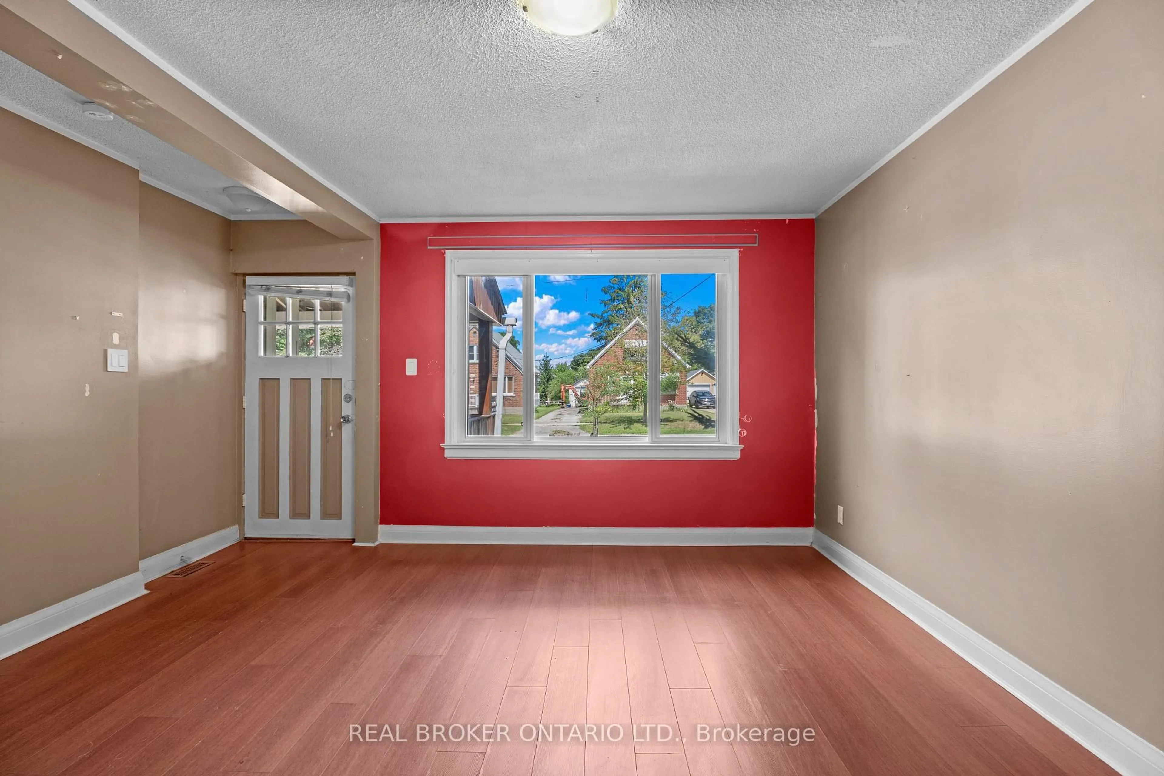 A pic of a room for 55 Birch Ave, Kitchener Ontario N2H 4W4