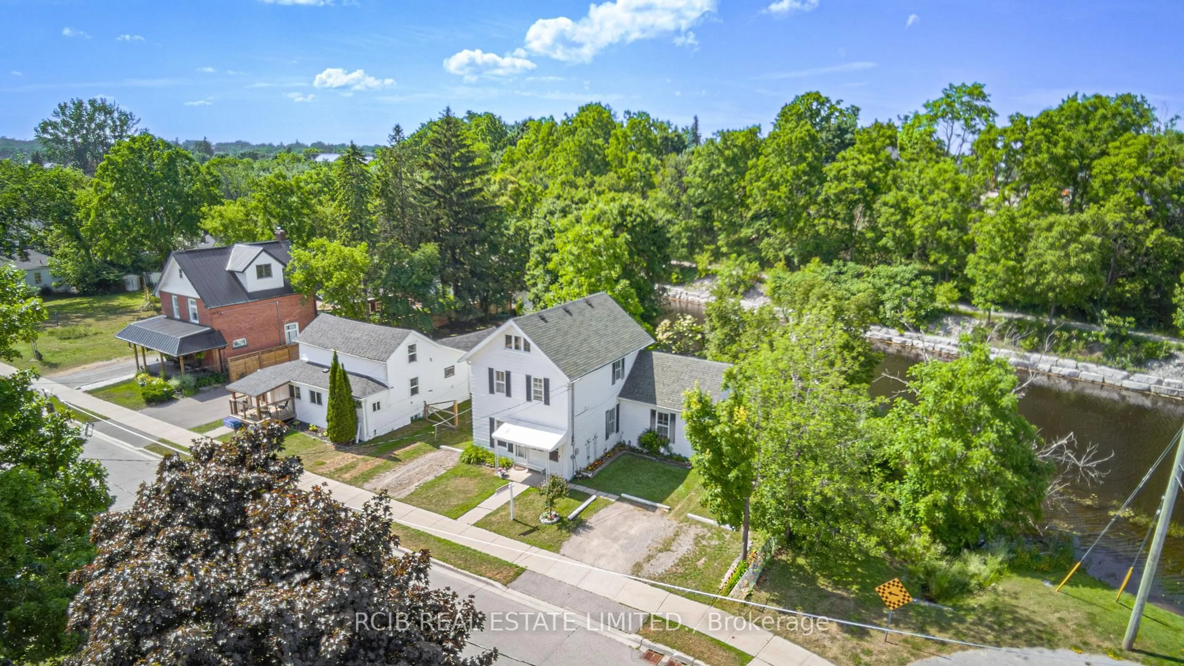 A pic from outside/outdoor area/front of a property/back of a property/a pic from drone, street for 70 Ridout St, Kawartha Lakes Ontario K9V 2B8