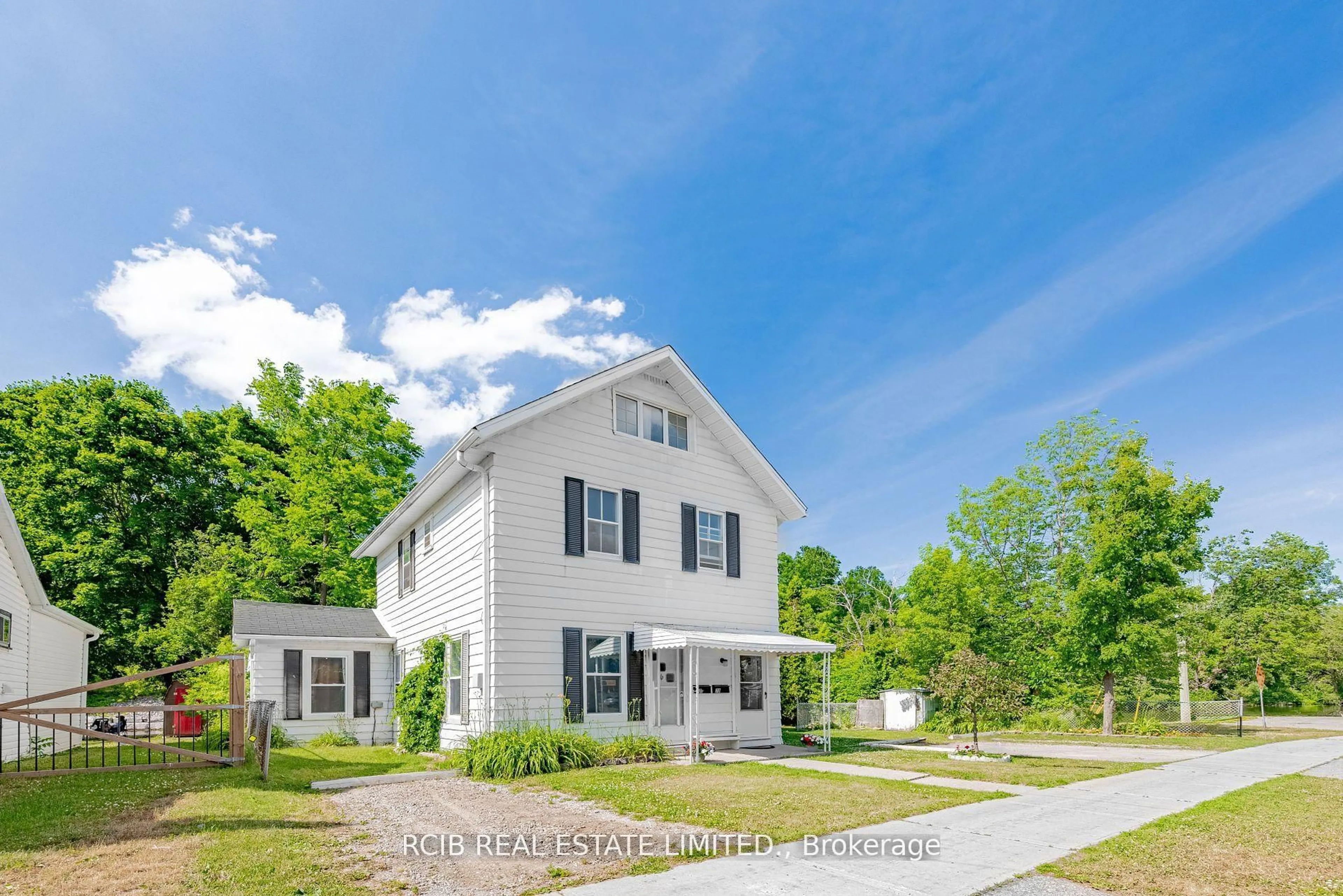 A pic from outside/outdoor area/front of a property/back of a property/a pic from drone, street for 70 Ridout St, Kawartha Lakes Ontario K9V 2B8