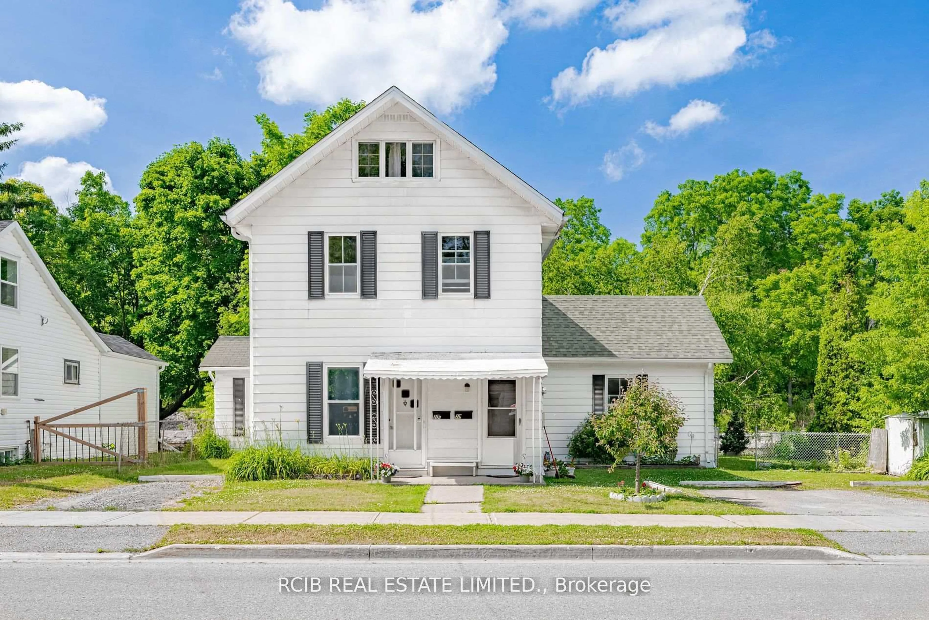 Home with vinyl exterior material, street for 70 Ridout St, Kawartha Lakes Ontario K9V 2B8