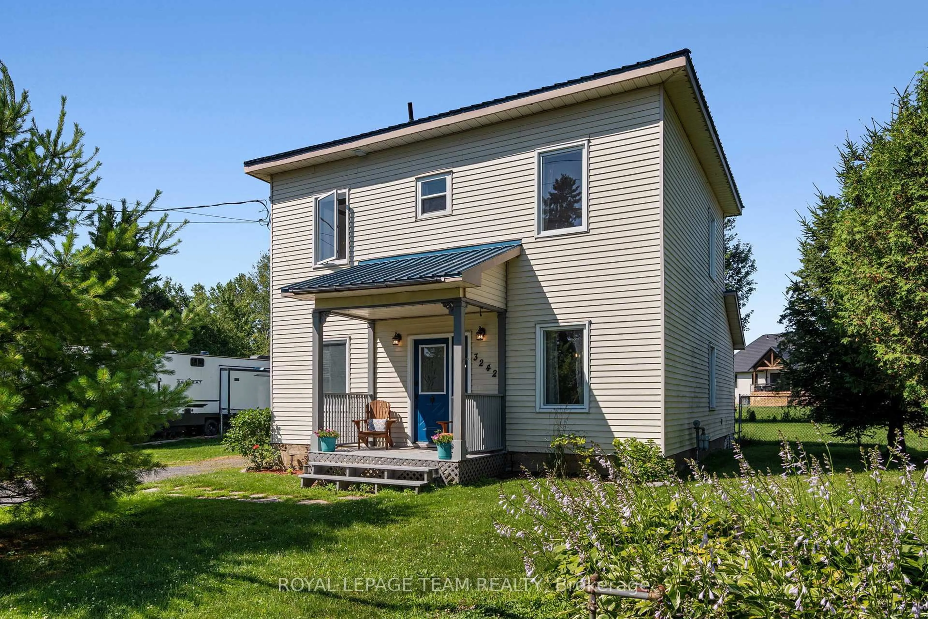 Home with vinyl exterior material, building for 3242 Gendron Rd, Clarence-Rockland Ontario K0A 2A0