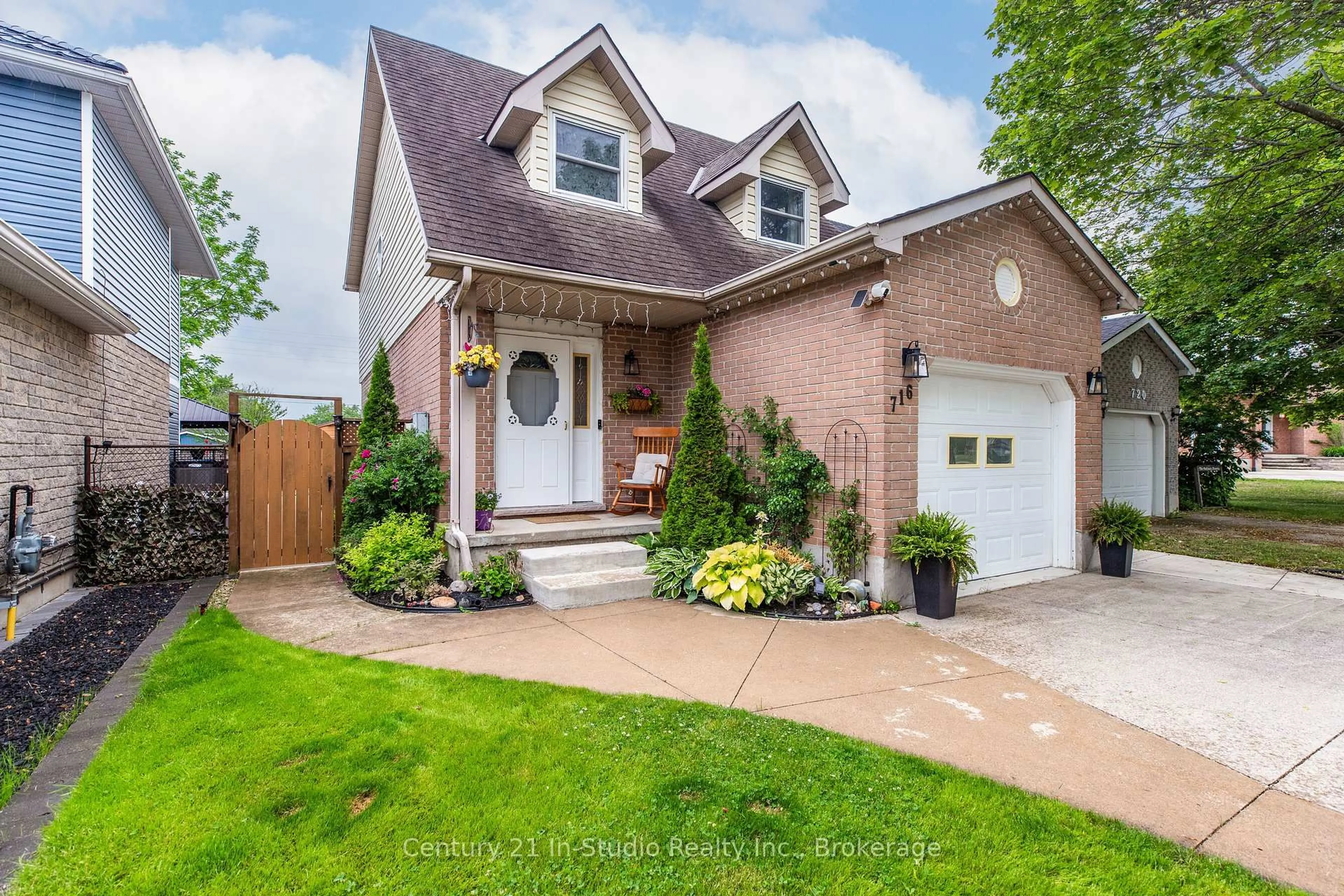 Home with brick exterior material, street for 716 MacKendrick Dr, Kincardine Ontario N2Z 3A4