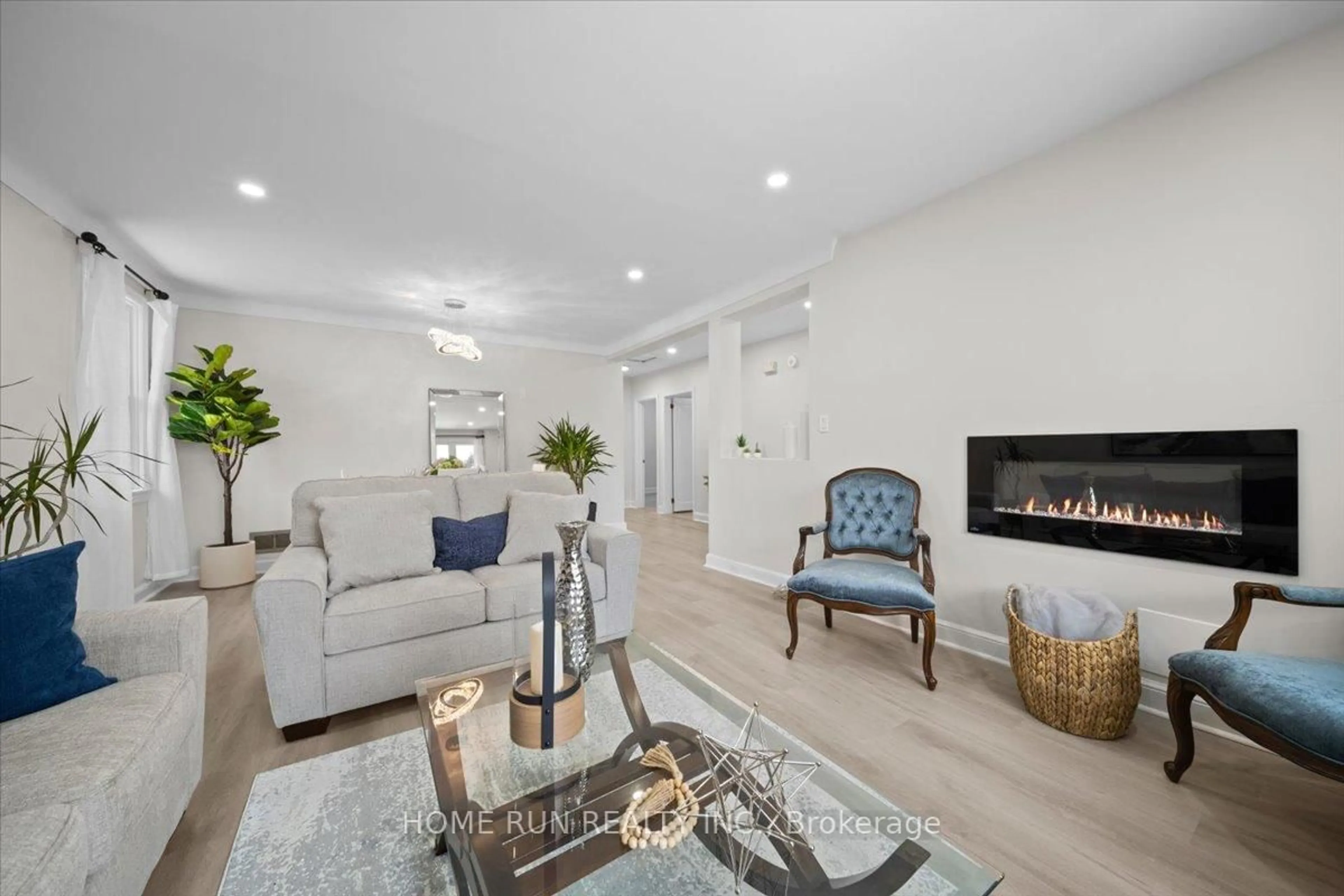 Living room with furniture, unknown for 841 Iroquois Rd, Ottawa Ontario K2A 3N3