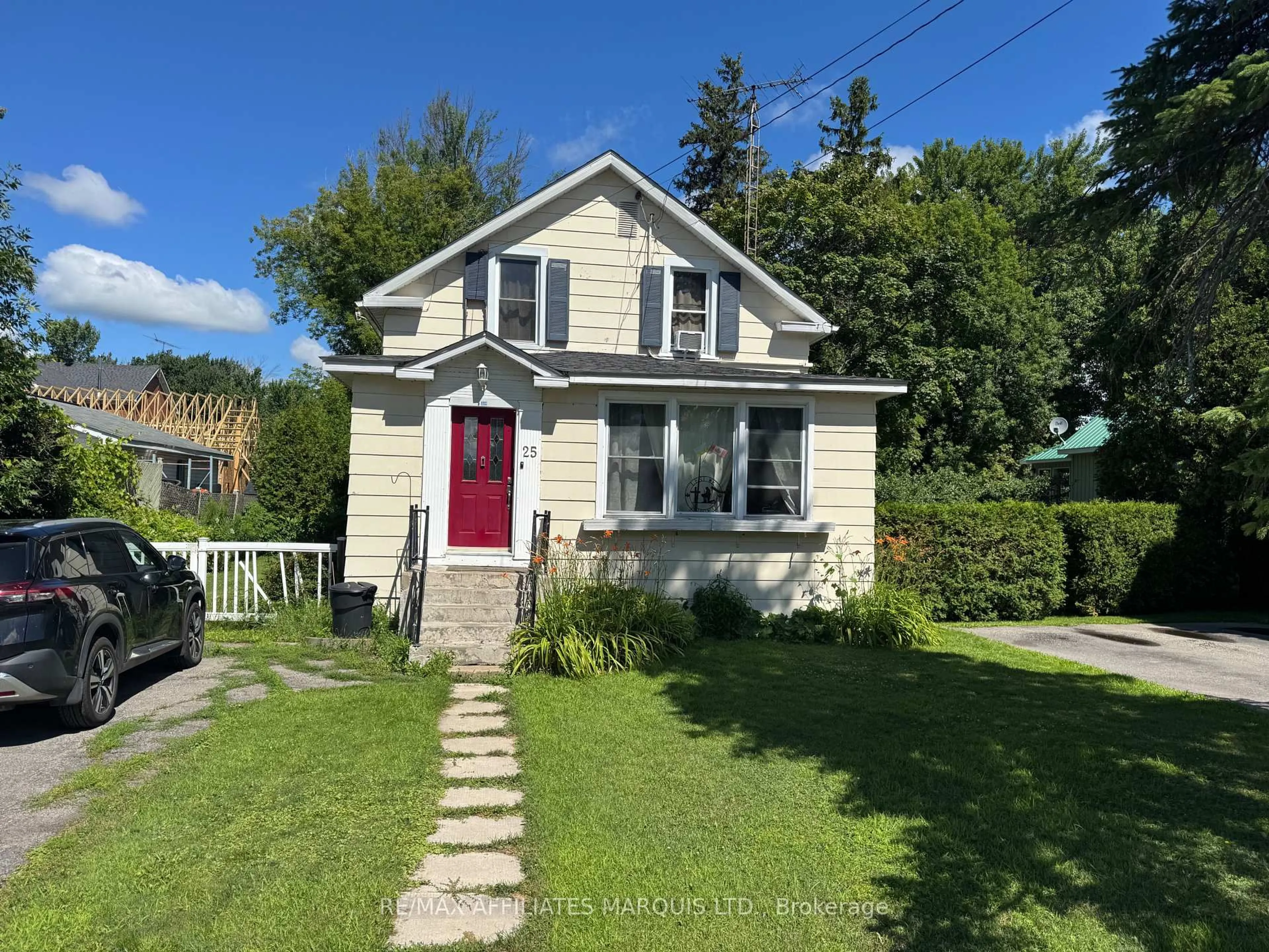 A pic from outside/outdoor area/front of a property/back of a property/a pic from drone, street for 25 Oak St, South Glengarry Ontario K0C 1N0