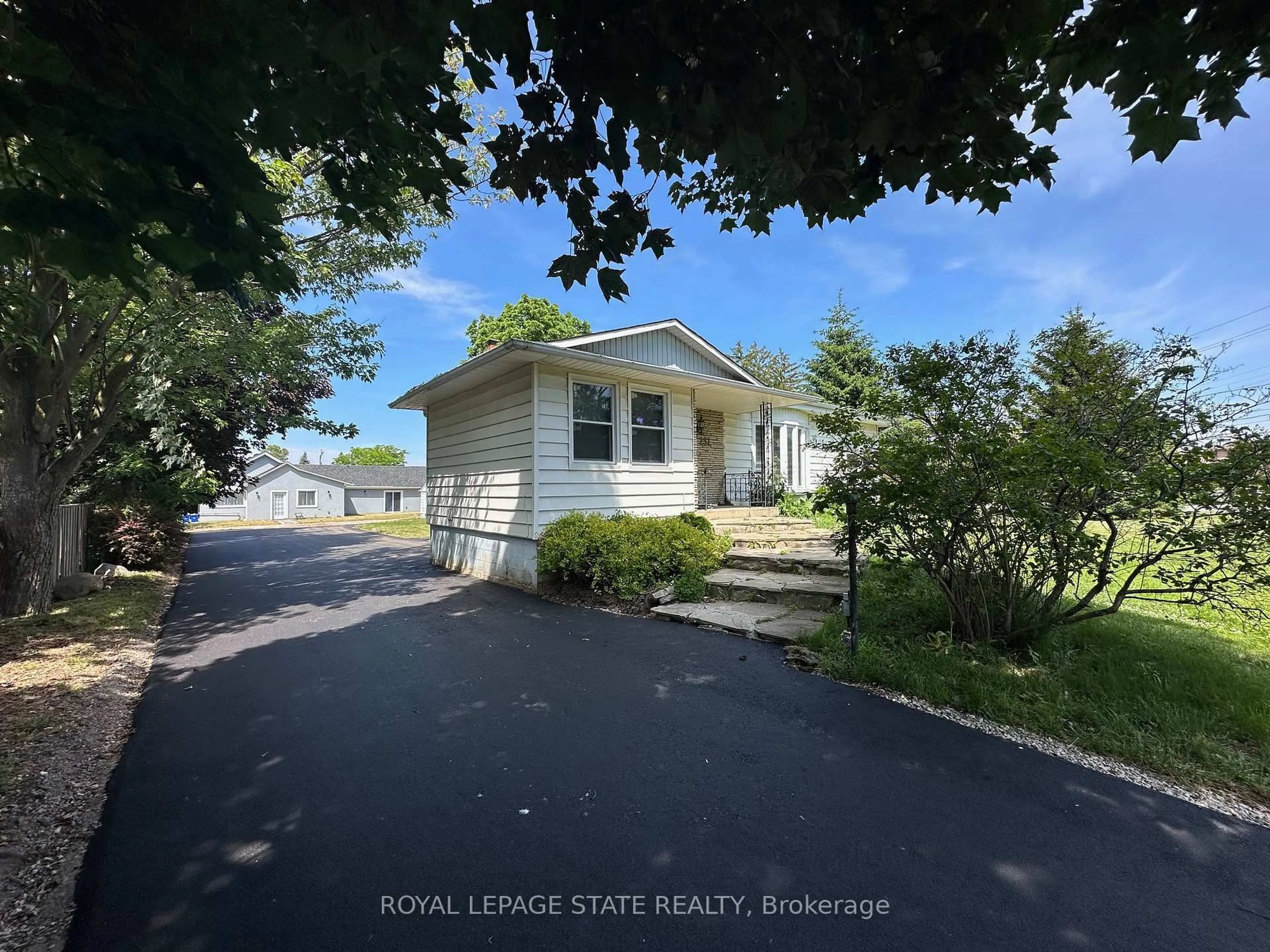 A pic from outside/outdoor area/front of a property/back of a property/a pic from drone, water/lake/river/ocean view for 251 King St, Hamilton Ontario L8G 1L9