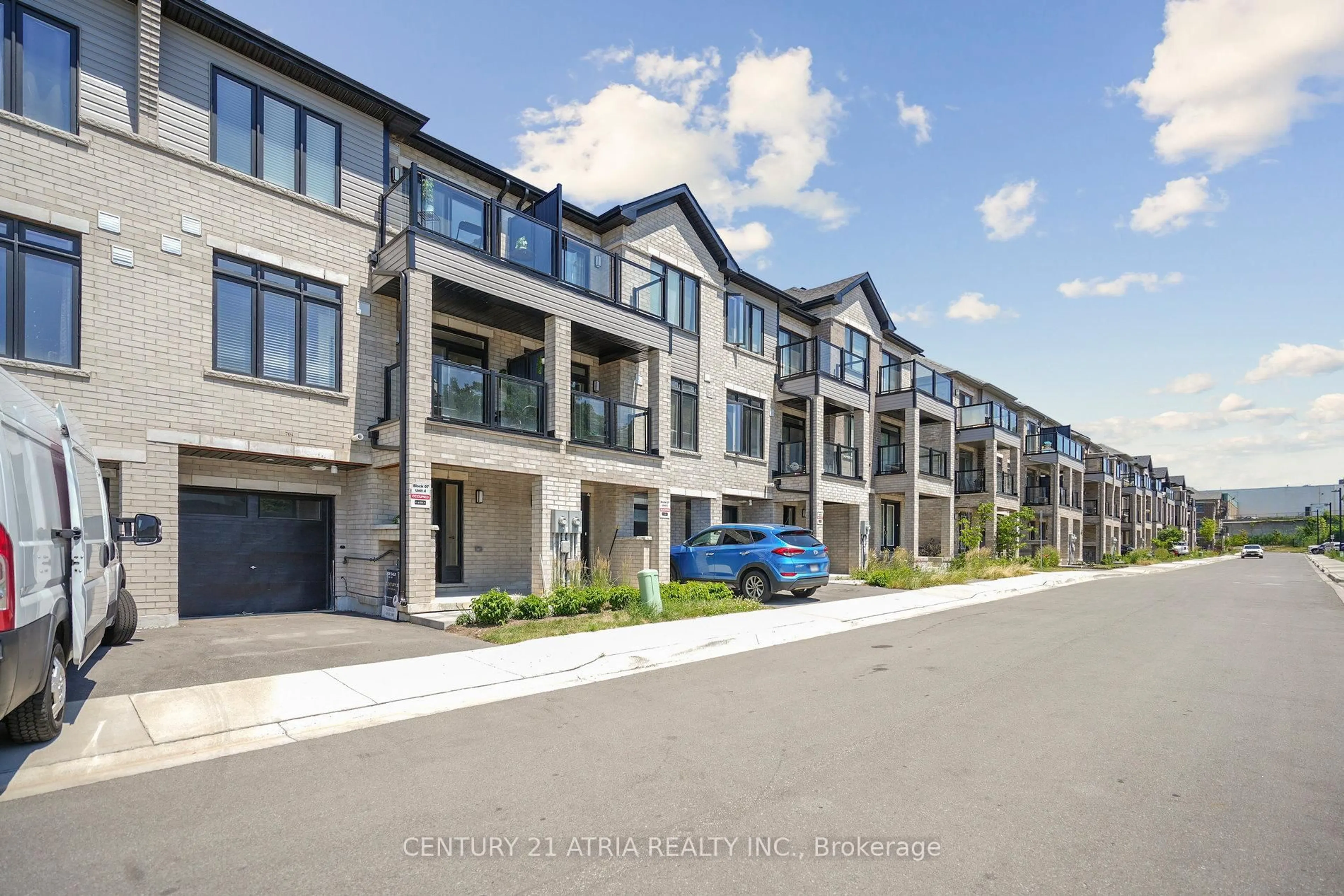 A pic from outside/outdoor area/front of a property/back of a property/a pic from drone, street for 585 Colborne St #704, Brantford Ontario N3S 0K4