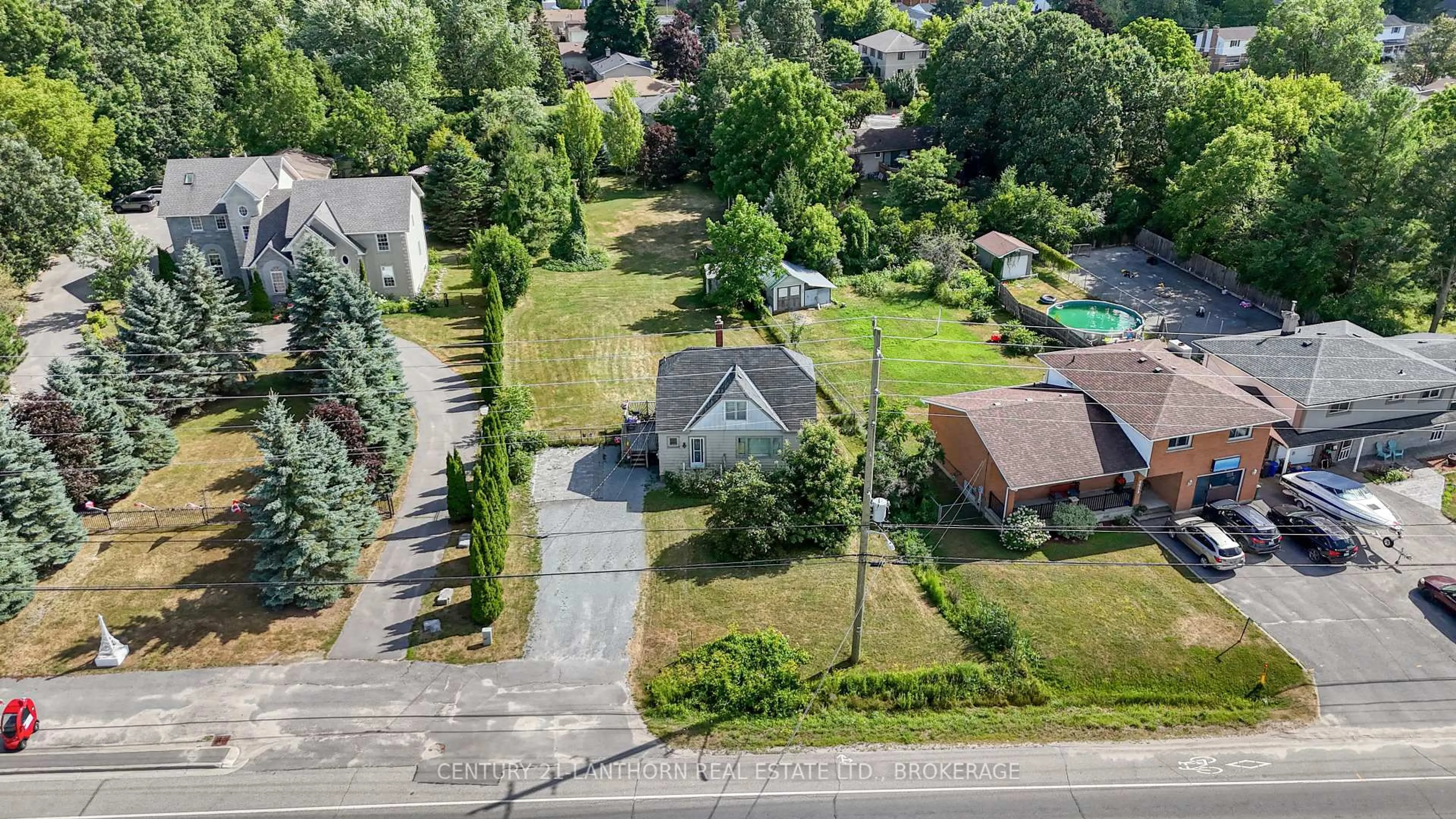 A pic from outside/outdoor area/front of a property/back of a property/a pic from drone, street for 2945 Princess St, Kingston Ontario K7L 4V2