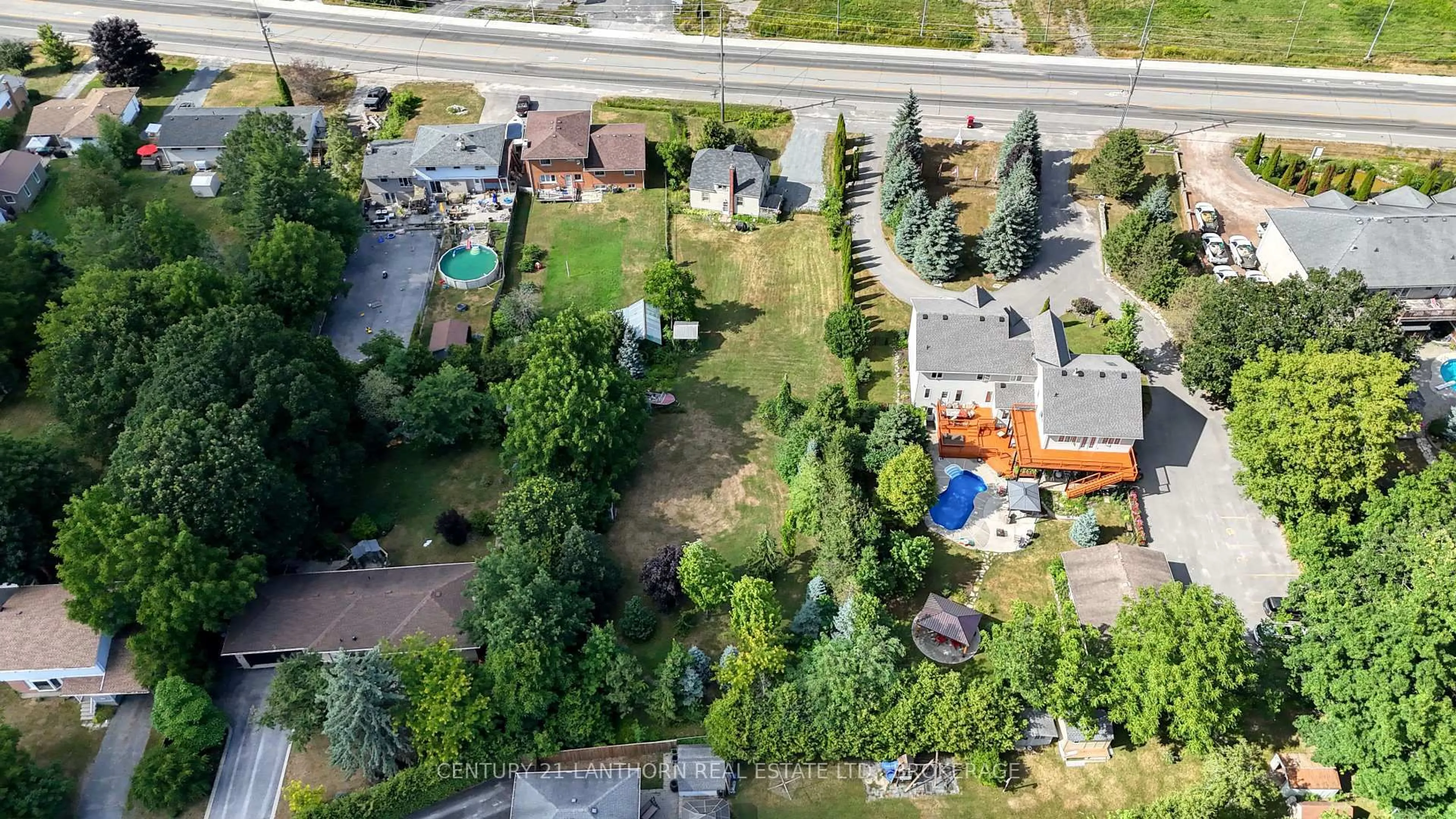 A pic from outside/outdoor area/front of a property/back of a property/a pic from drone, street for 2945 Princess St, Kingston Ontario K7L 4V2