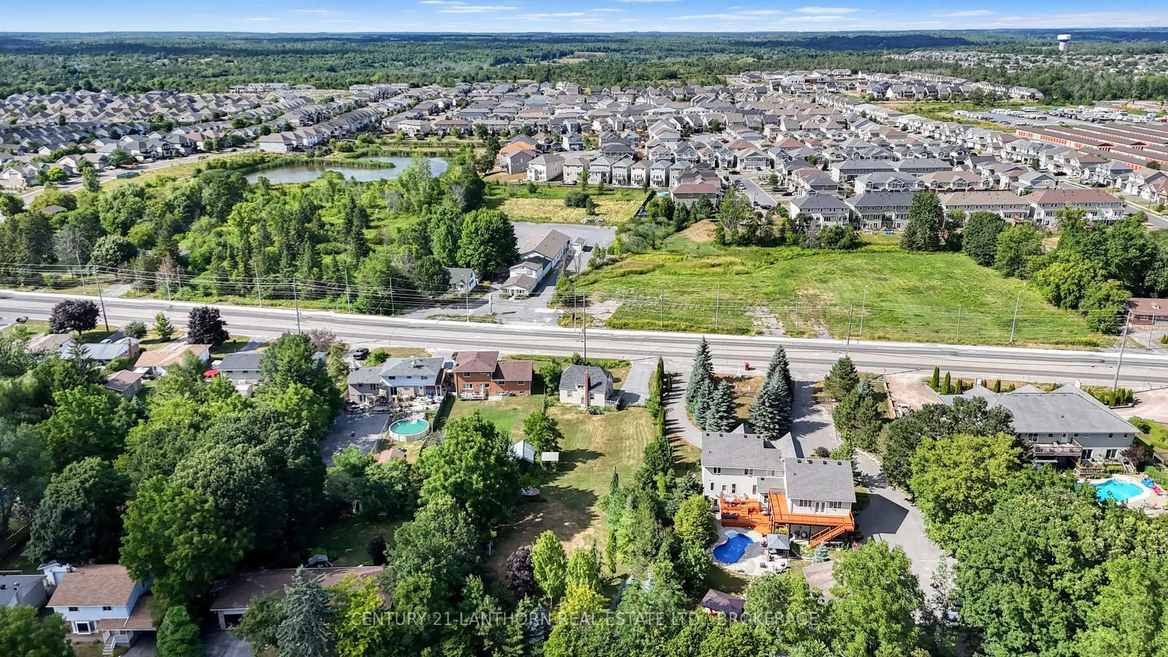 A pic from outside/outdoor area/front of a property/back of a property/a pic from drone, unknown for 2945 Princess St, Kingston Ontario K7L 4V2