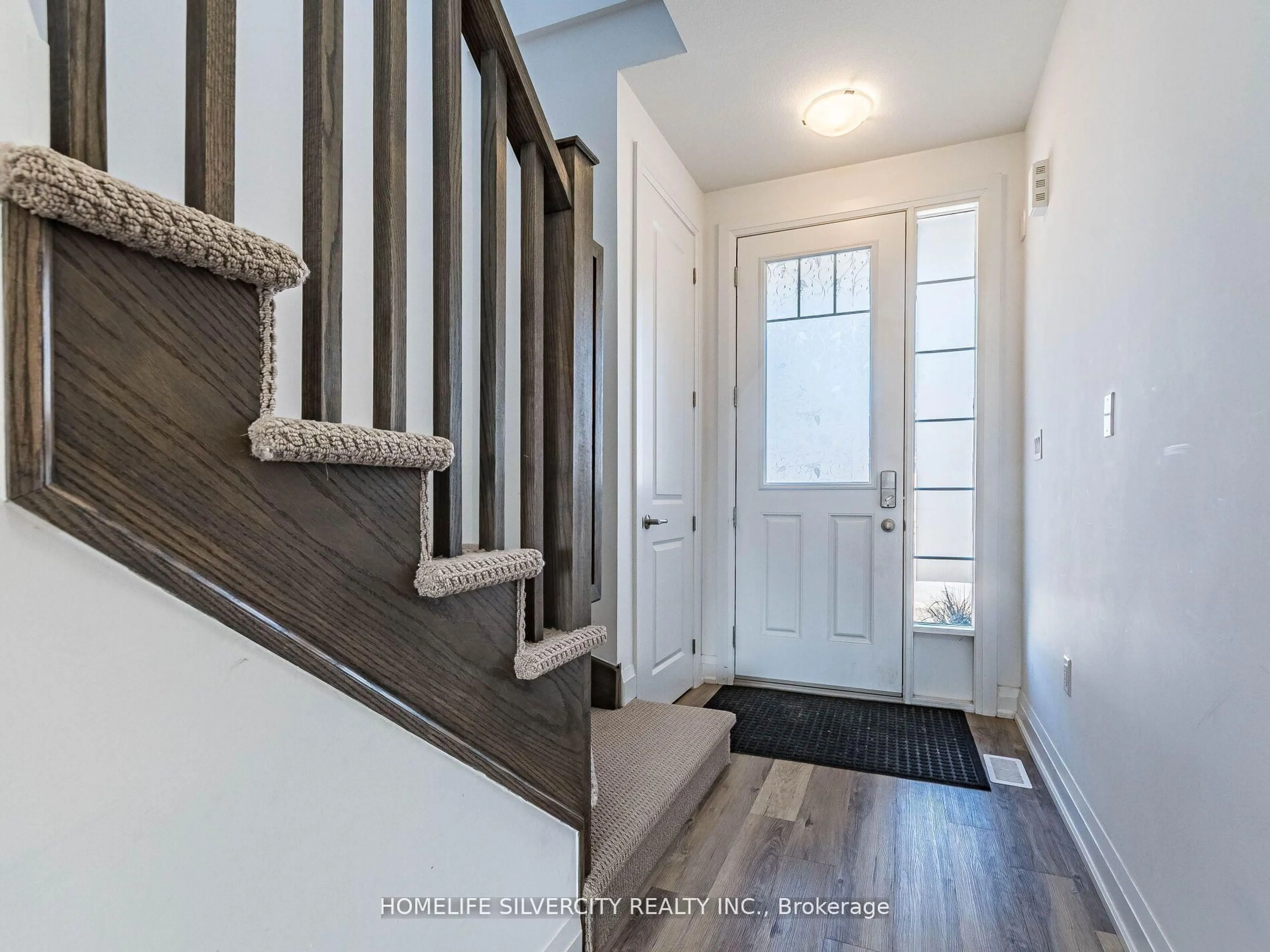 Indoor entryway for 11 Holder Dr, Brantford Ontario N3T 0V1