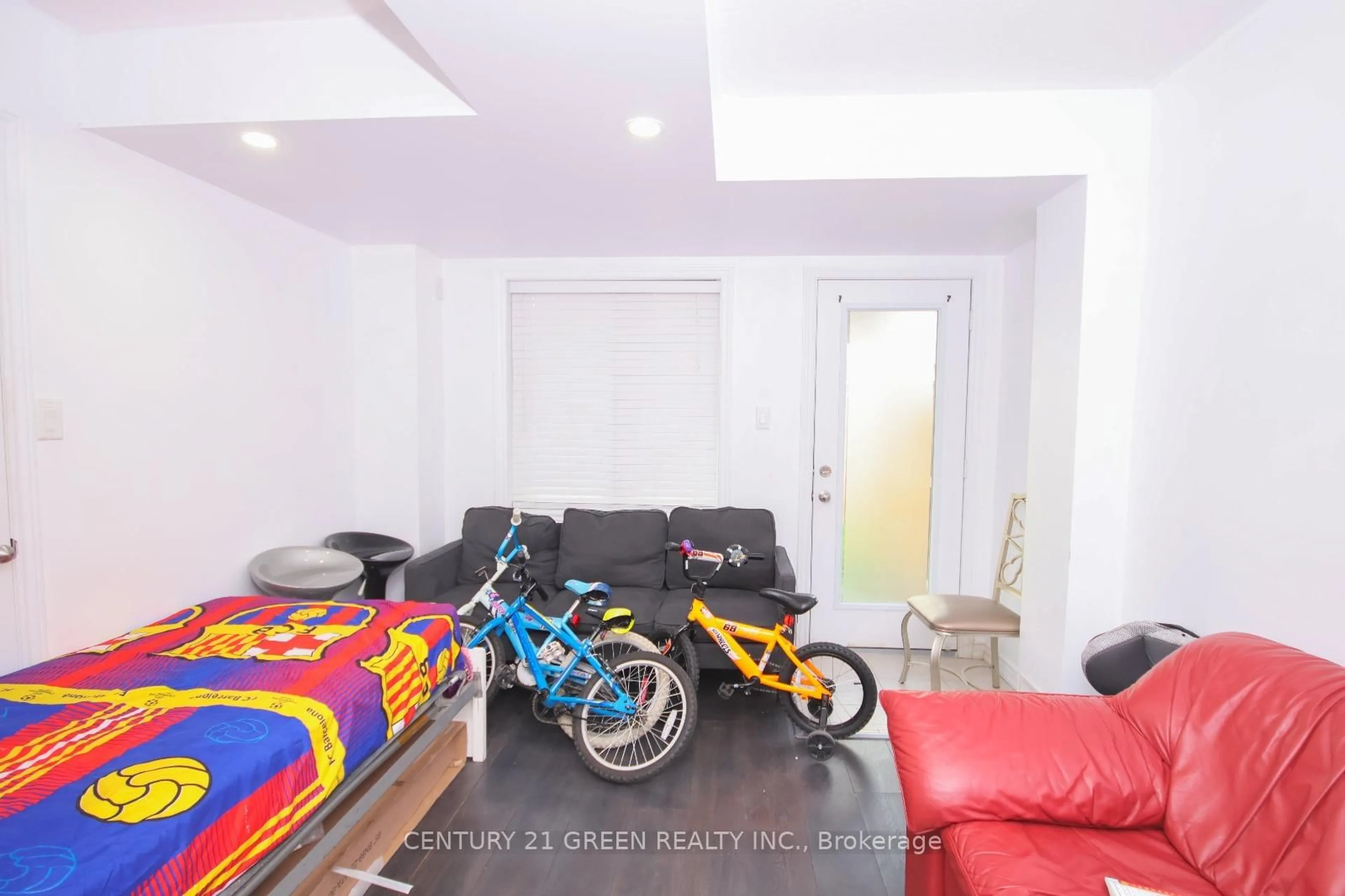 A pic of a room for 19 England Terr, Hamilton Ontario L8J 2V7