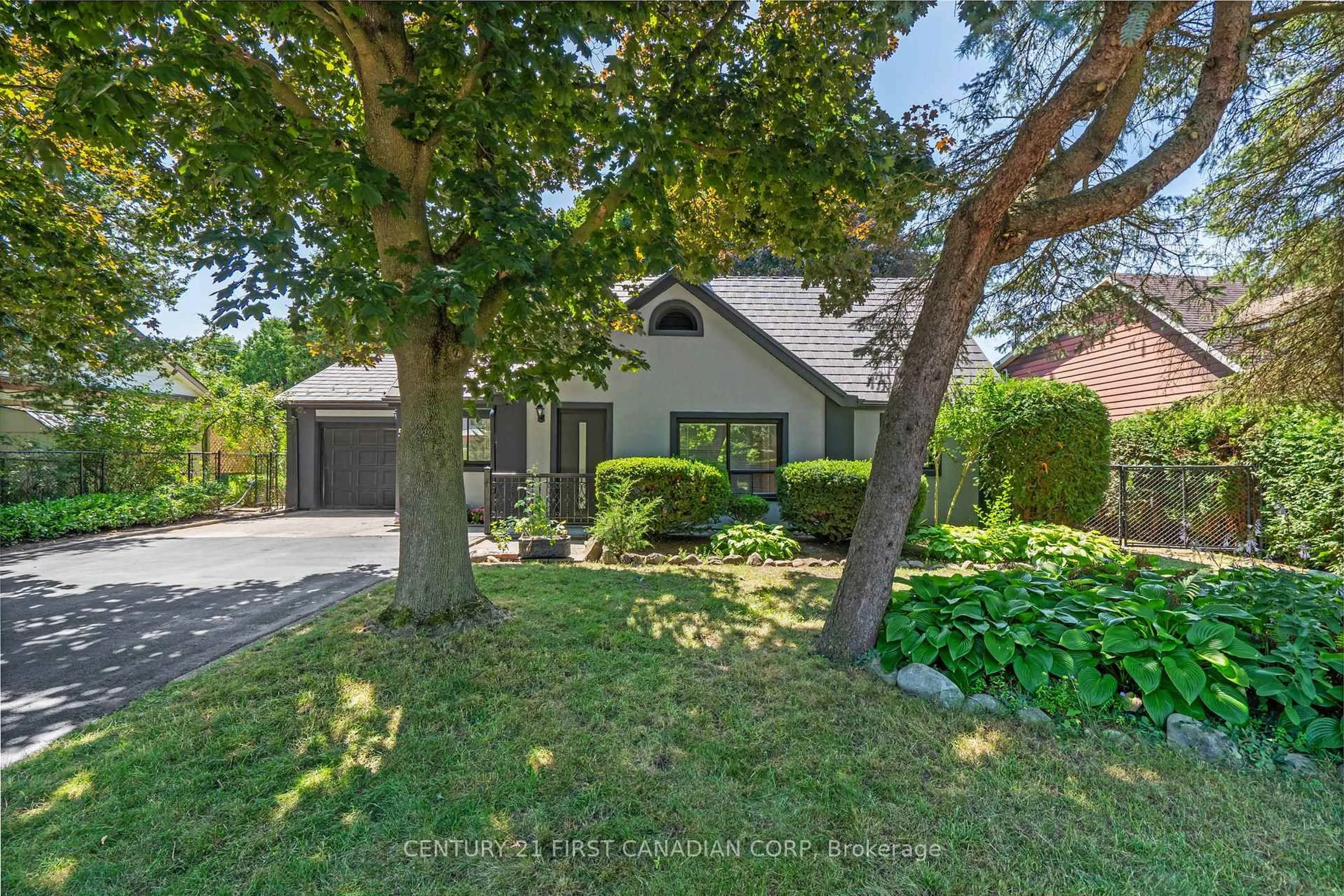 A pic from outside/outdoor area/front of a property/back of a property/a pic from drone, street for 596 Kingsway Ave, London North Ontario N6H 3A1