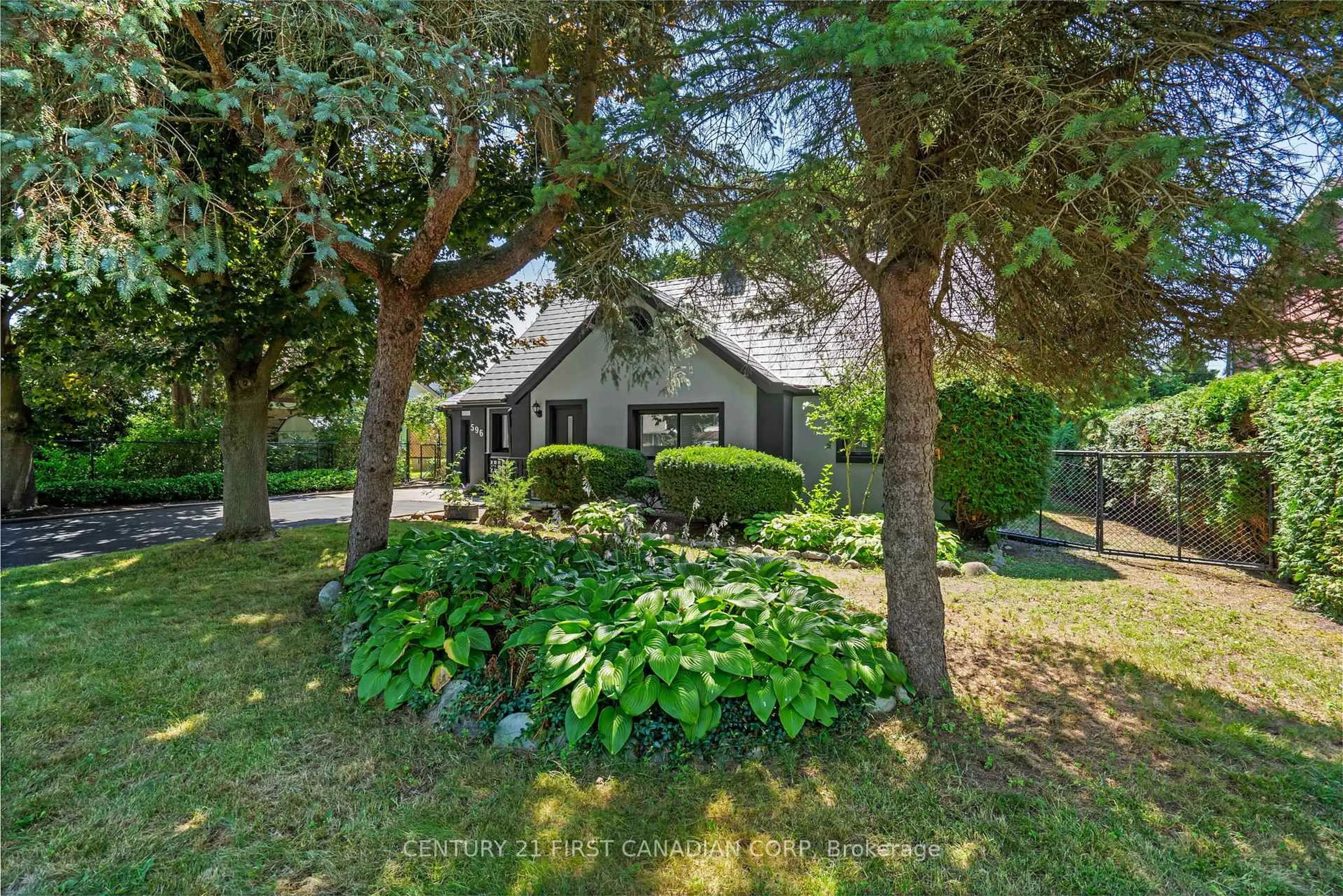 A pic from outside/outdoor area/front of a property/back of a property/a pic from drone, street for 596 Kingsway Ave, London North Ontario N6H 3A1
