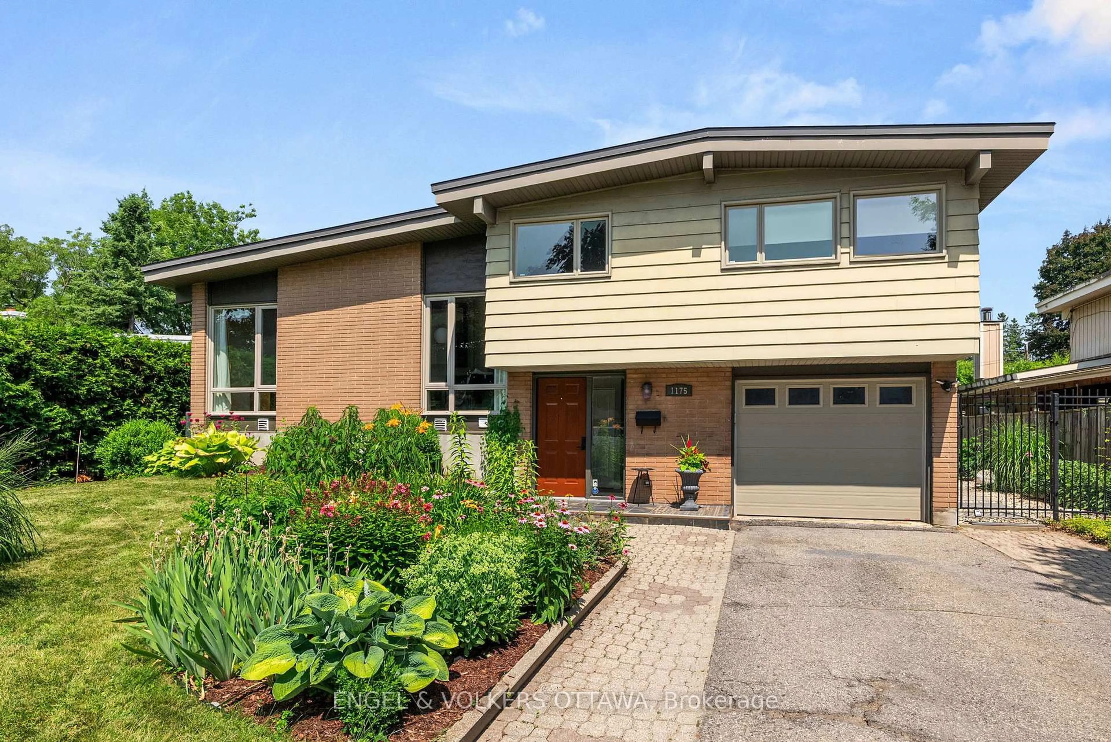 Home with brick exterior material, street for 1175 Bonnie Cres, Ottawa Ontario K2C 1Z7