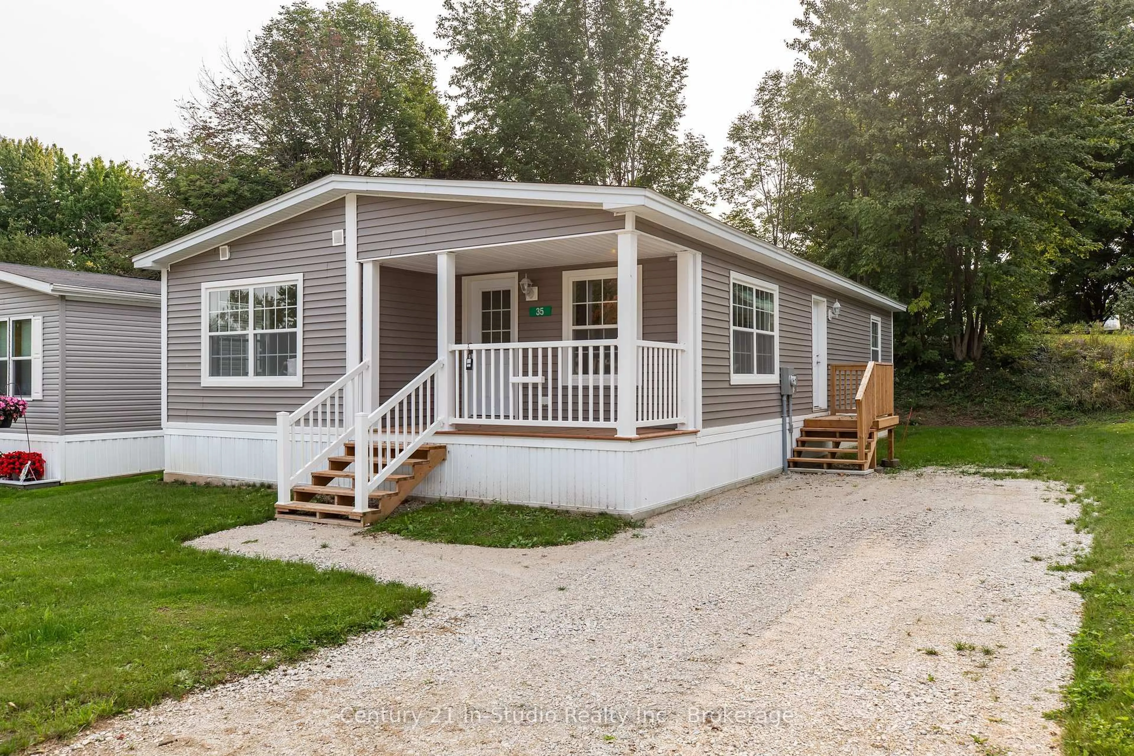Home with vinyl exterior material, street for 35 Sussex Sq, Georgian Bluffs Ontario N4K 5N5
