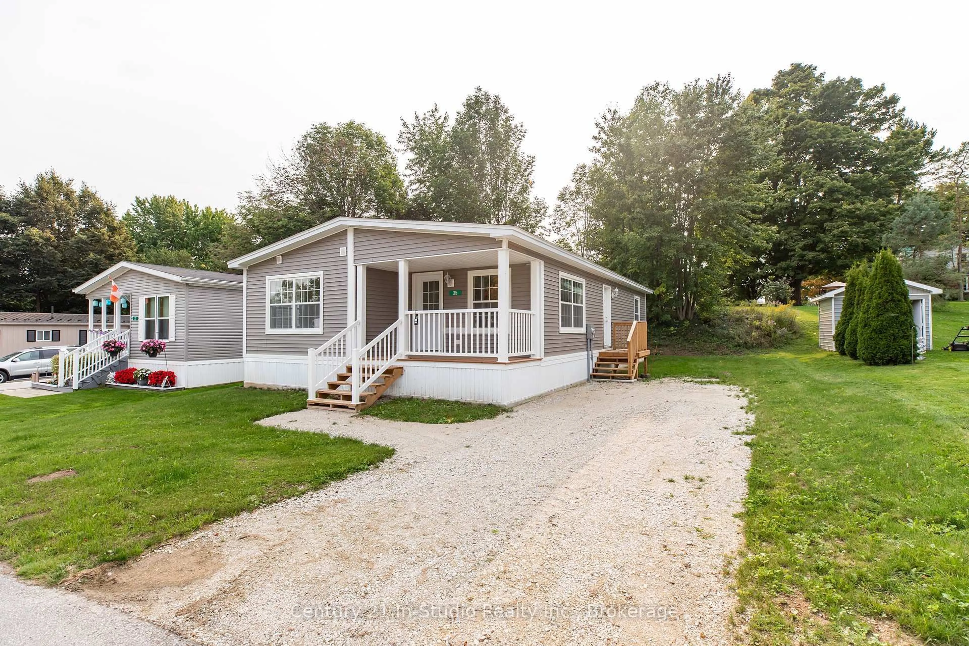 Home with vinyl exterior material, street for 35 Sussex Sq, Georgian Bluffs Ontario N4K 5N5