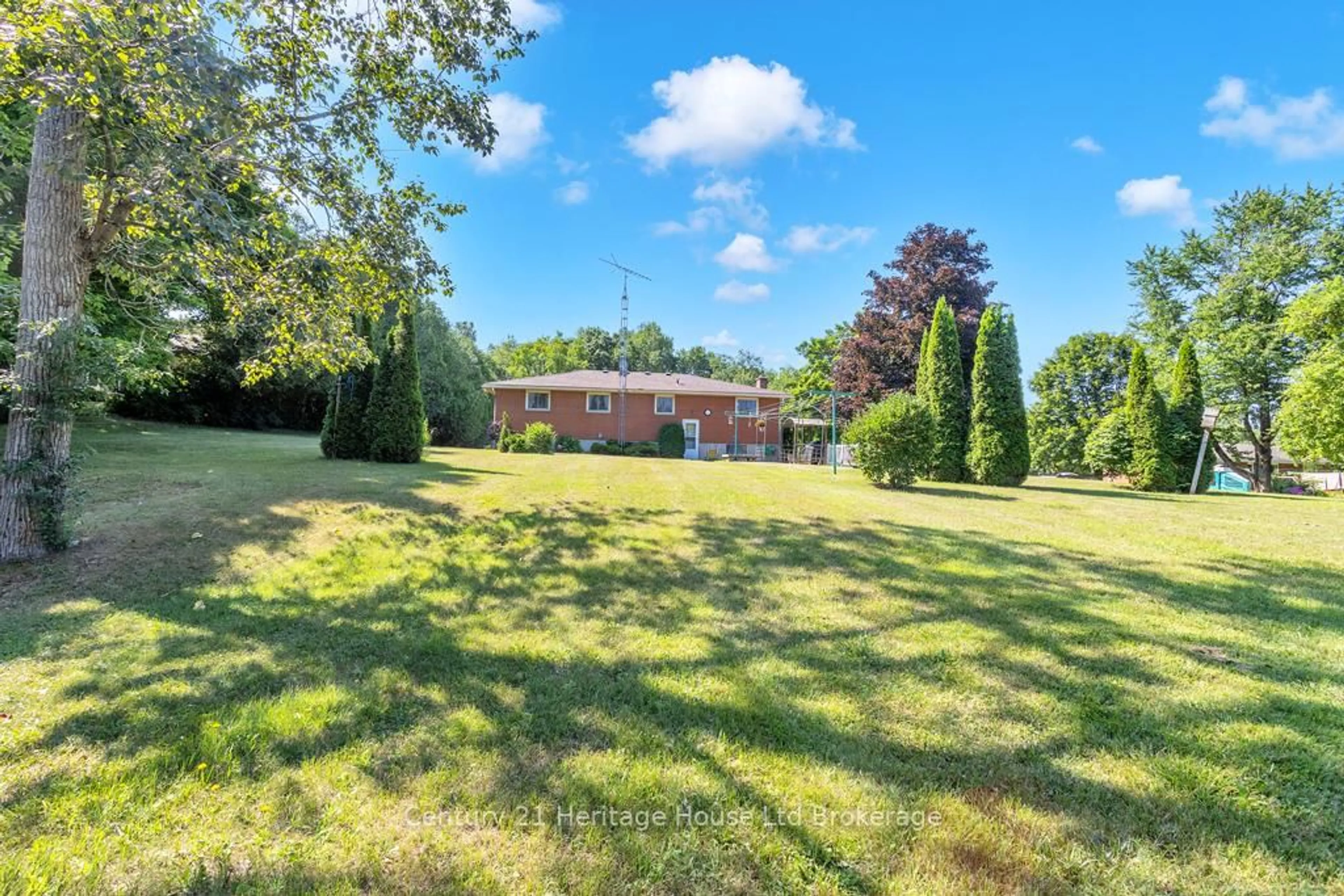 A pic from outside/outdoor area/front of a property/back of a property/a pic from drone, unknown for 403131 Robinson Rd, South-West Oxford Ontario N5C 3J7