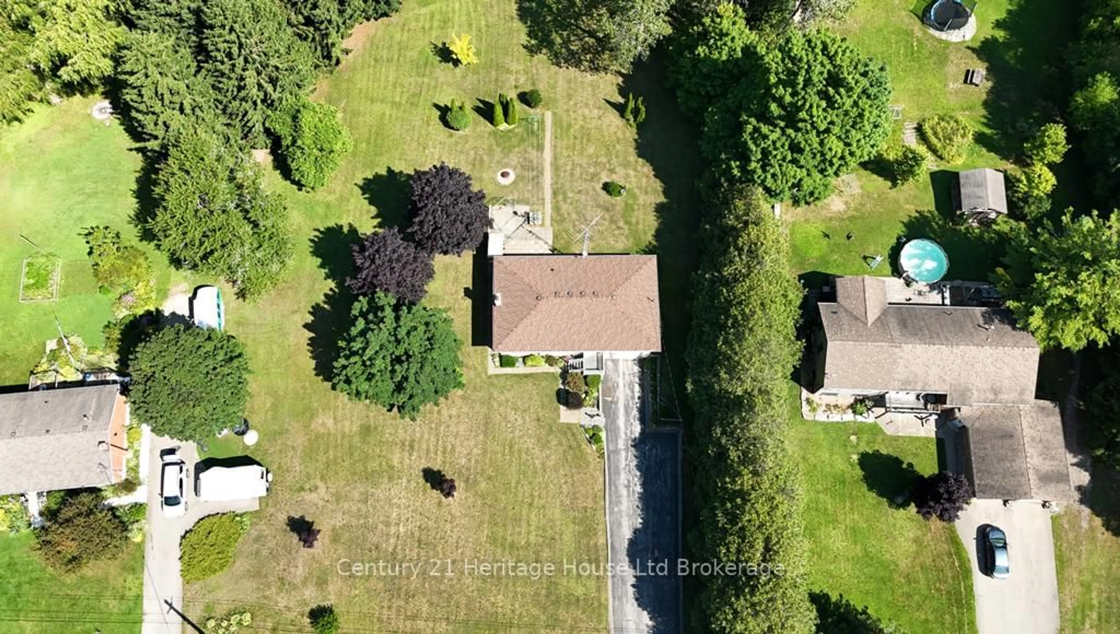 A pic from outside/outdoor area/front of a property/back of a property/a pic from drone, street for 403131 Robinson Rd, South-West Oxford Ontario N5C 3J7