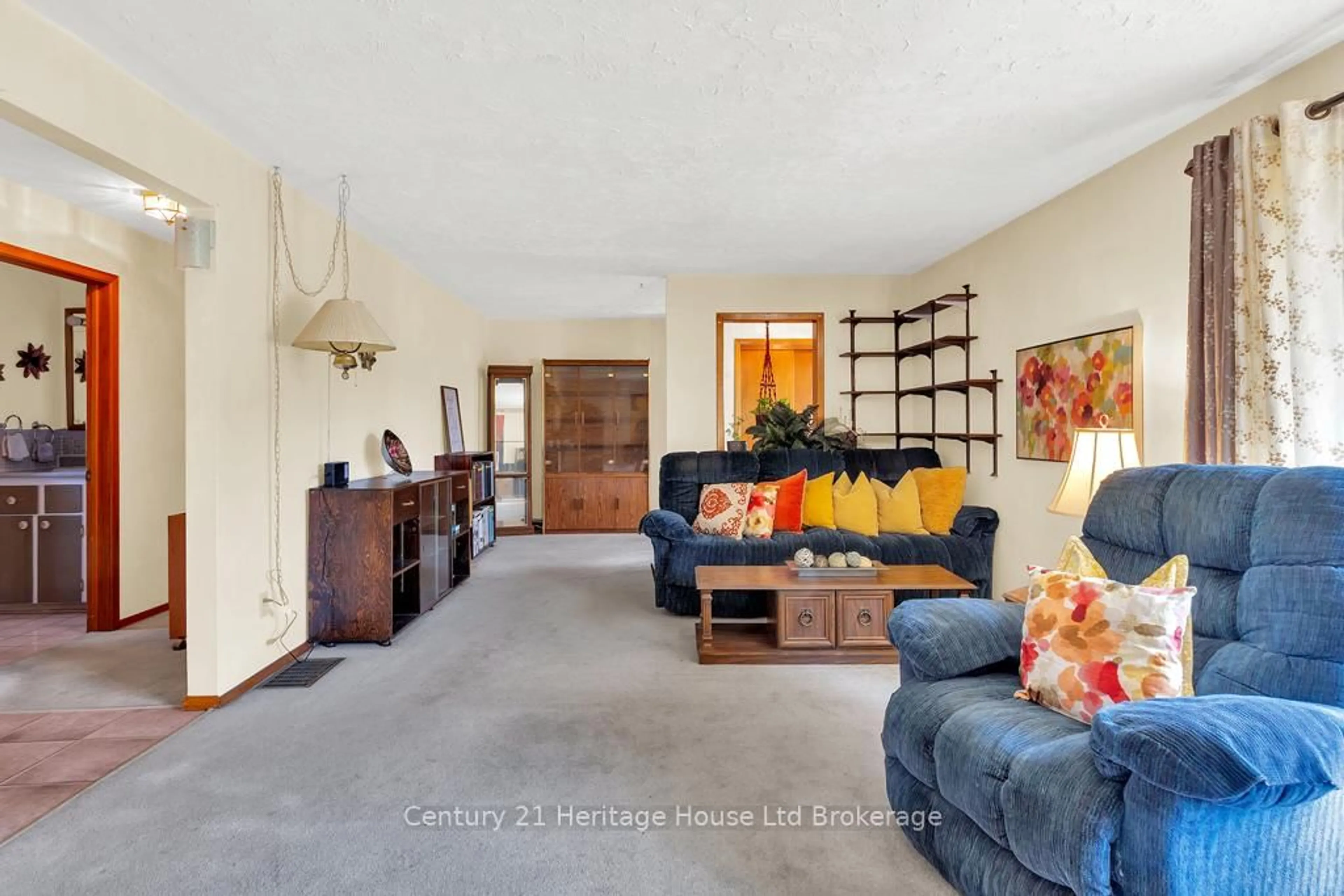 Living room with furniture, unknown for 403131 Robinson Rd, South-West Oxford Ontario N5C 3J7