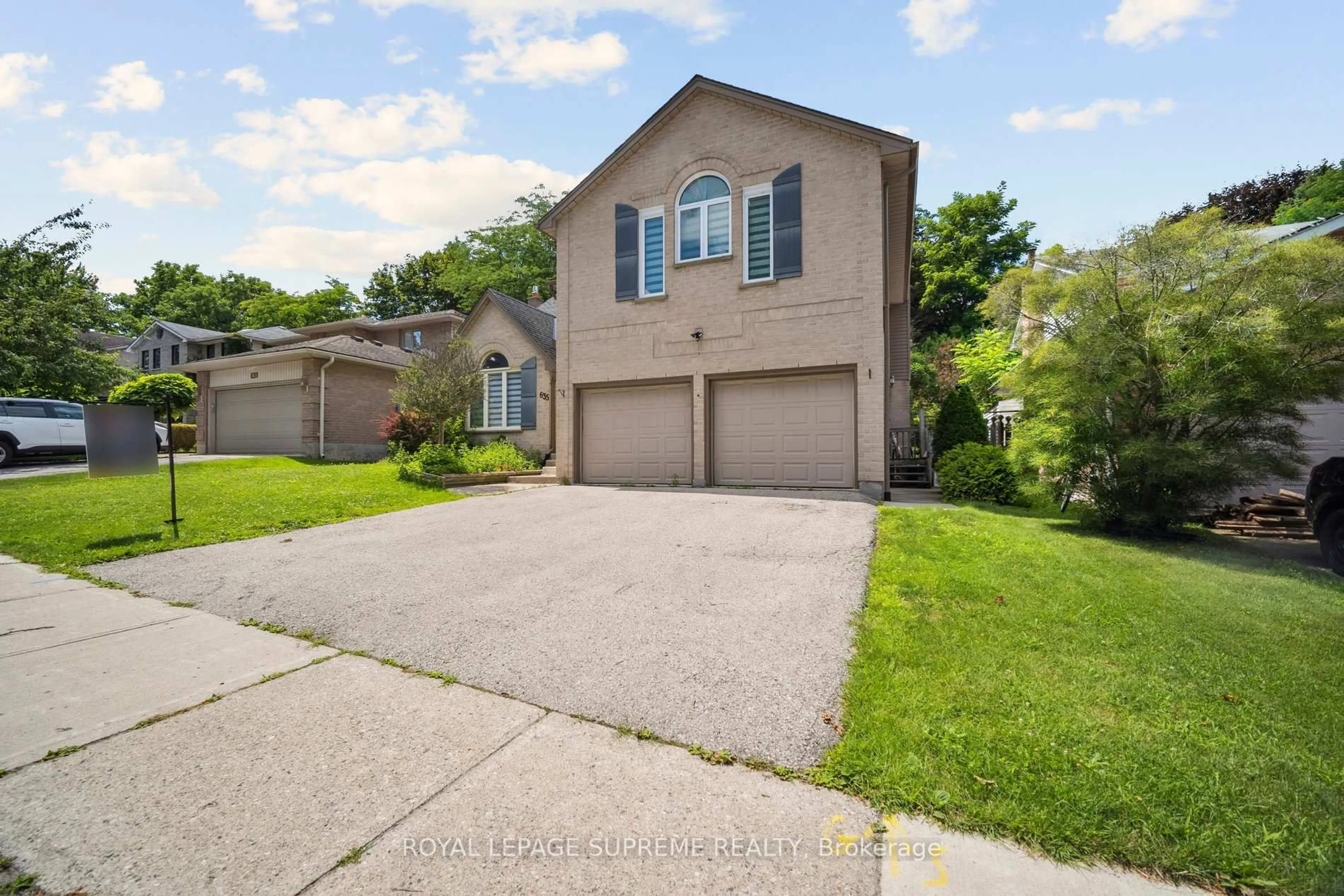 A pic from outside/outdoor area/front of a property/back of a property/a pic from drone, street for 635 Grand View Ave, London South Ontario N6K 3G1