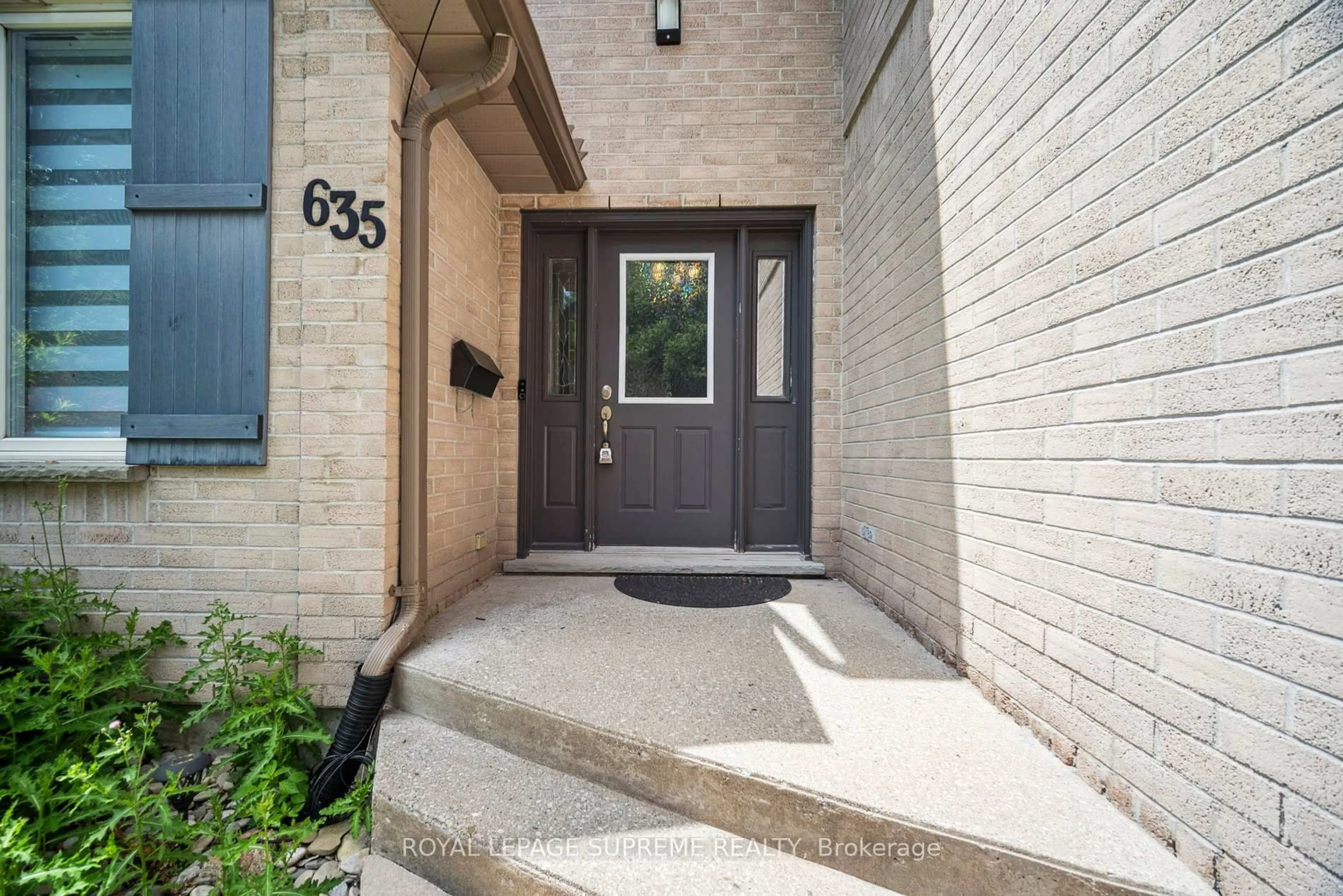 Indoor entryway for 635 Grand View Ave, London South Ontario N6K 3G1