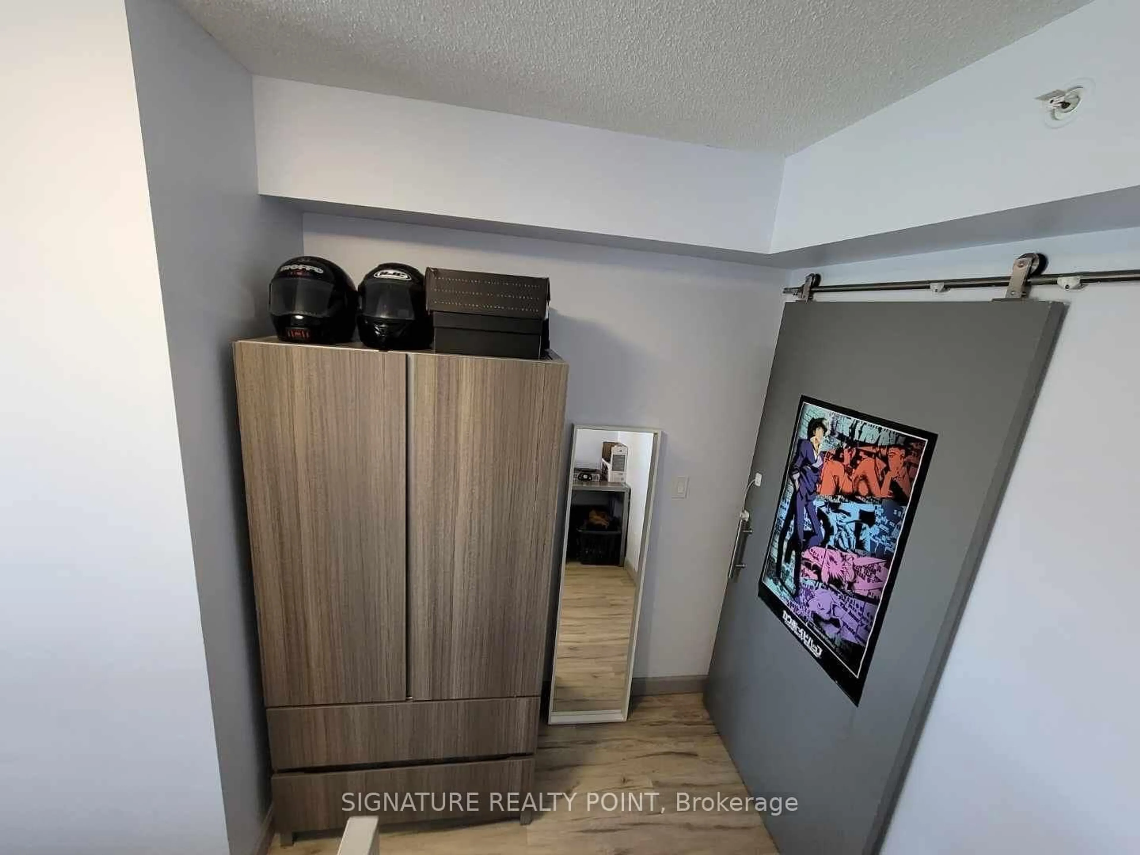 Indoor entryway for 258B Sunview St #2111, Waterloo Ontario N2L 3V9
