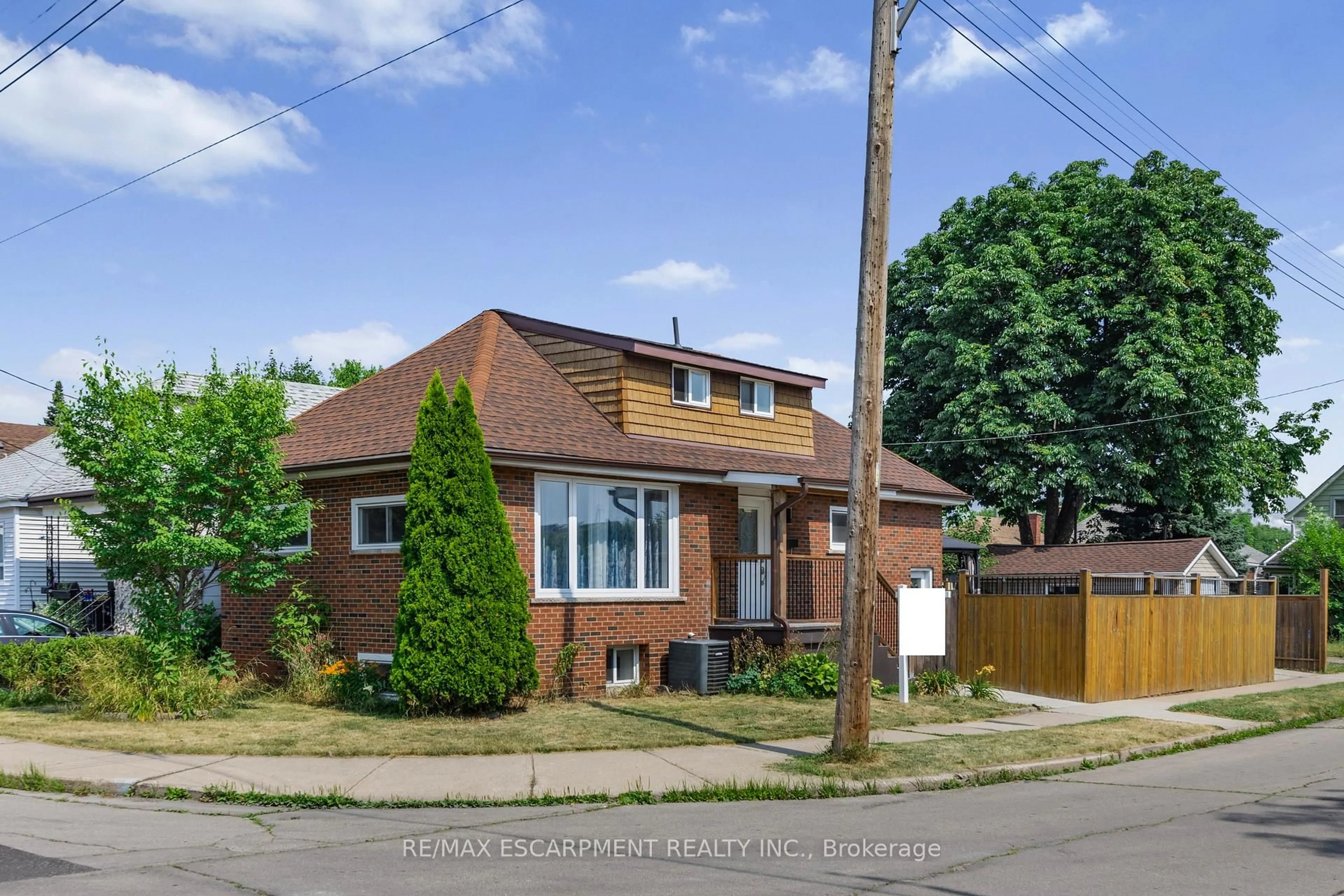 A pic from outside/outdoor area/front of a property/back of a property/a pic from drone, street for 55 Allan Ave, Hamilton Ontario L8H 2C8