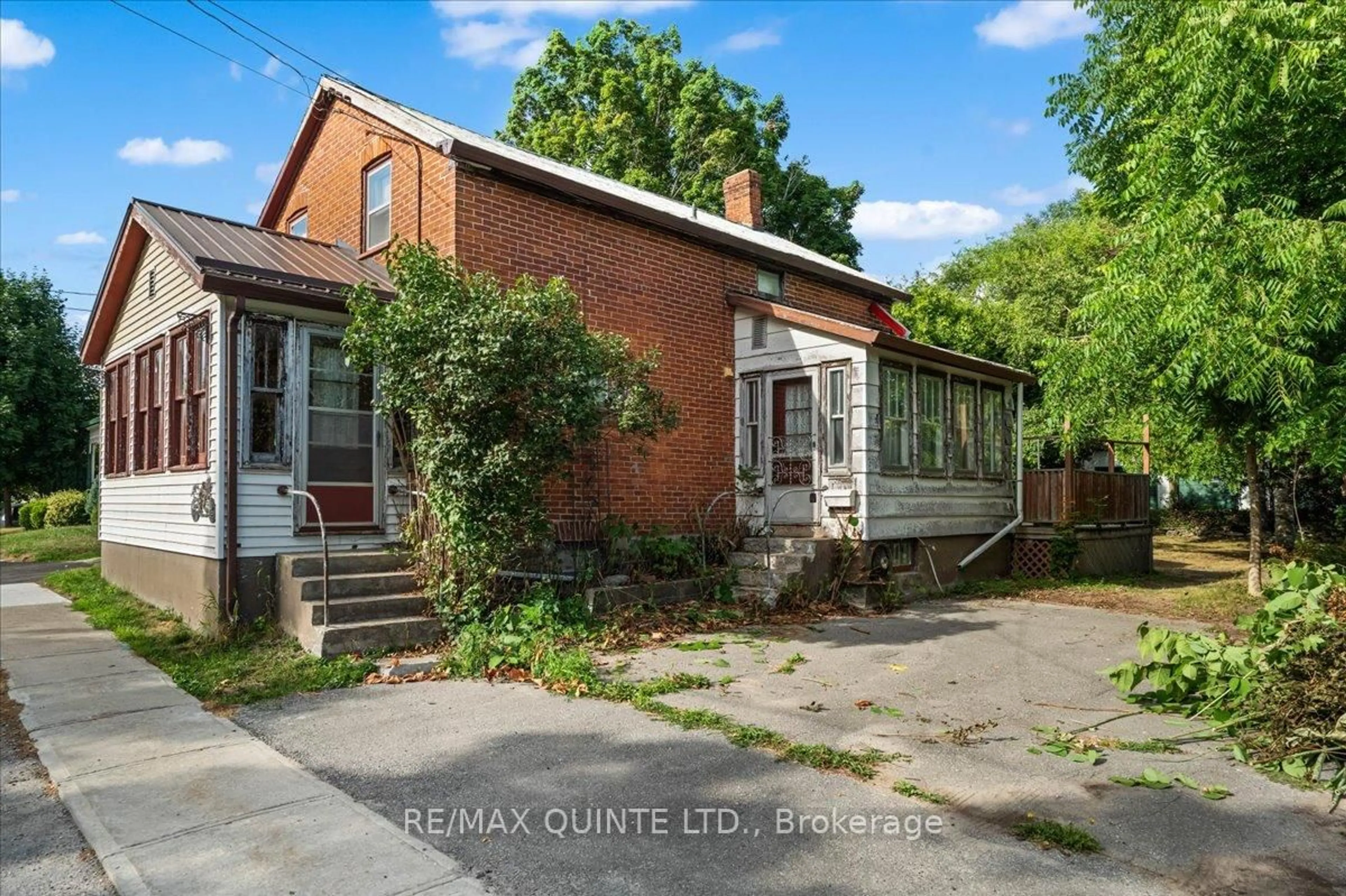 A pic from outside/outdoor area/front of a property/back of a property/a pic from drone, street for 59 John St, Stirling Ontario K0K 3E0