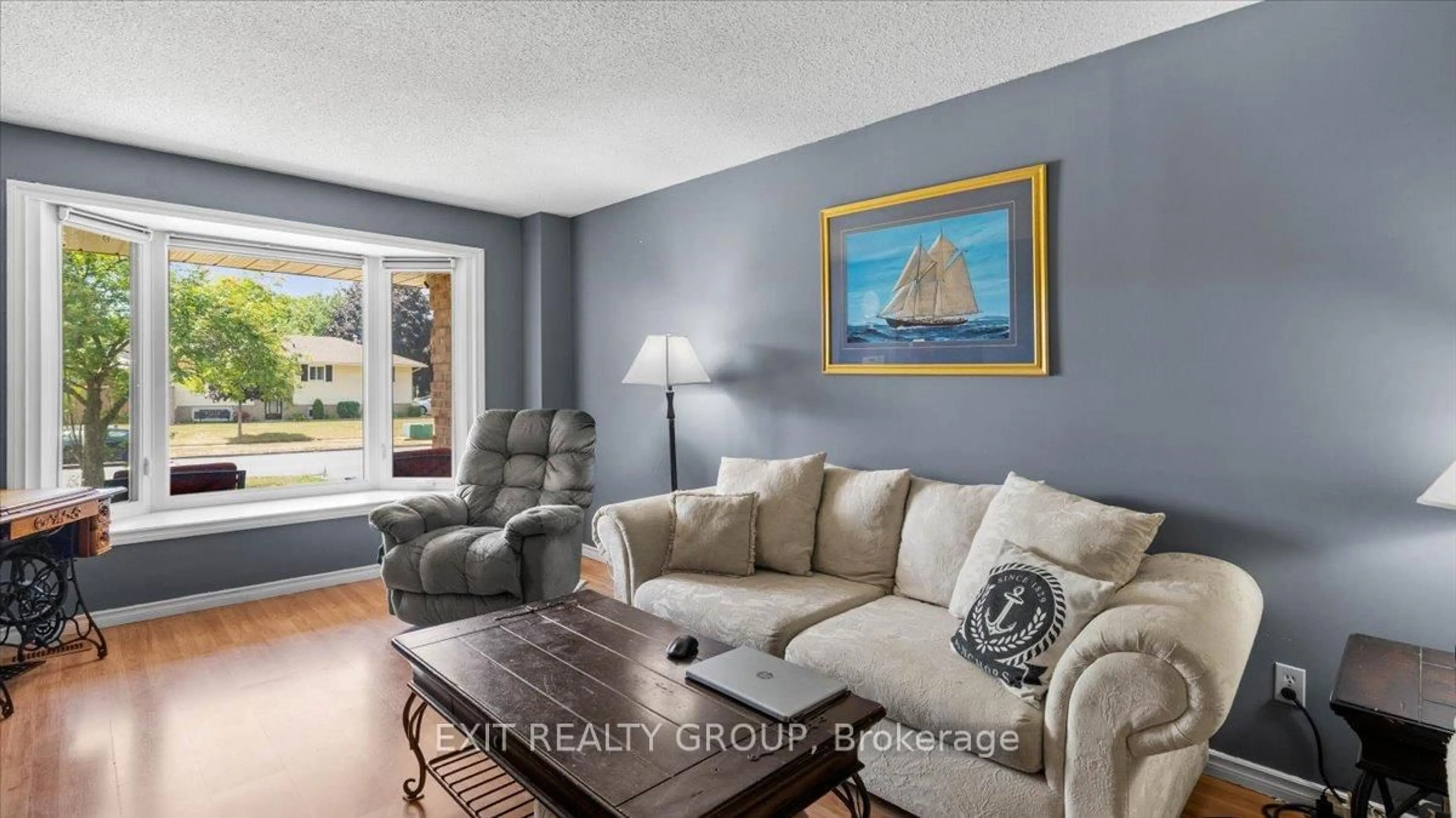 Living room with furniture, unknown for 17 Morris Dr, Belleville Ontario K8P 5B2