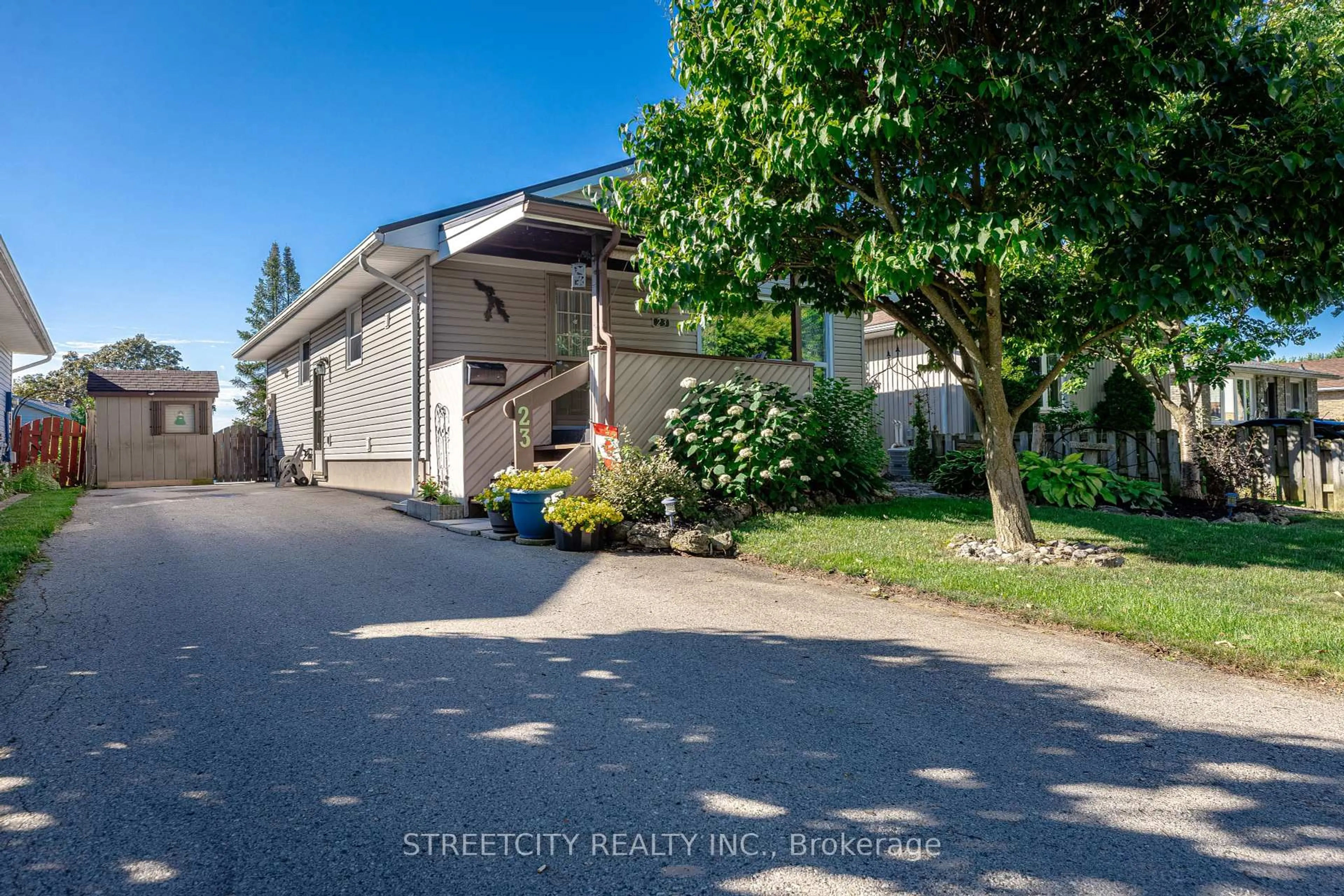 A pic from outside/outdoor area/front of a property/back of a property/a pic from drone, street for 23 Snowdon Cres, London South Ontario N6E 1G5