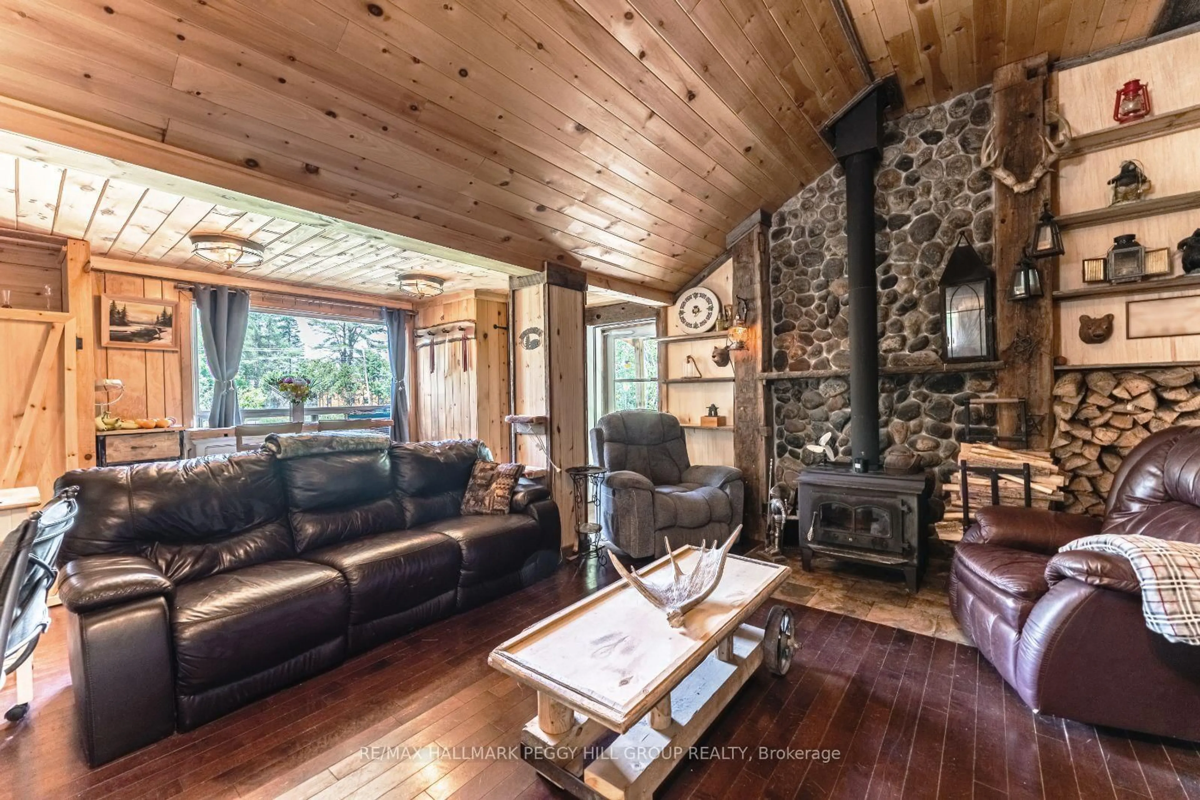 Living room with furniture, wood/laminate floor for 1161 Morrison Lake Rd, Gravenhurst Ontario P0G 1G0
