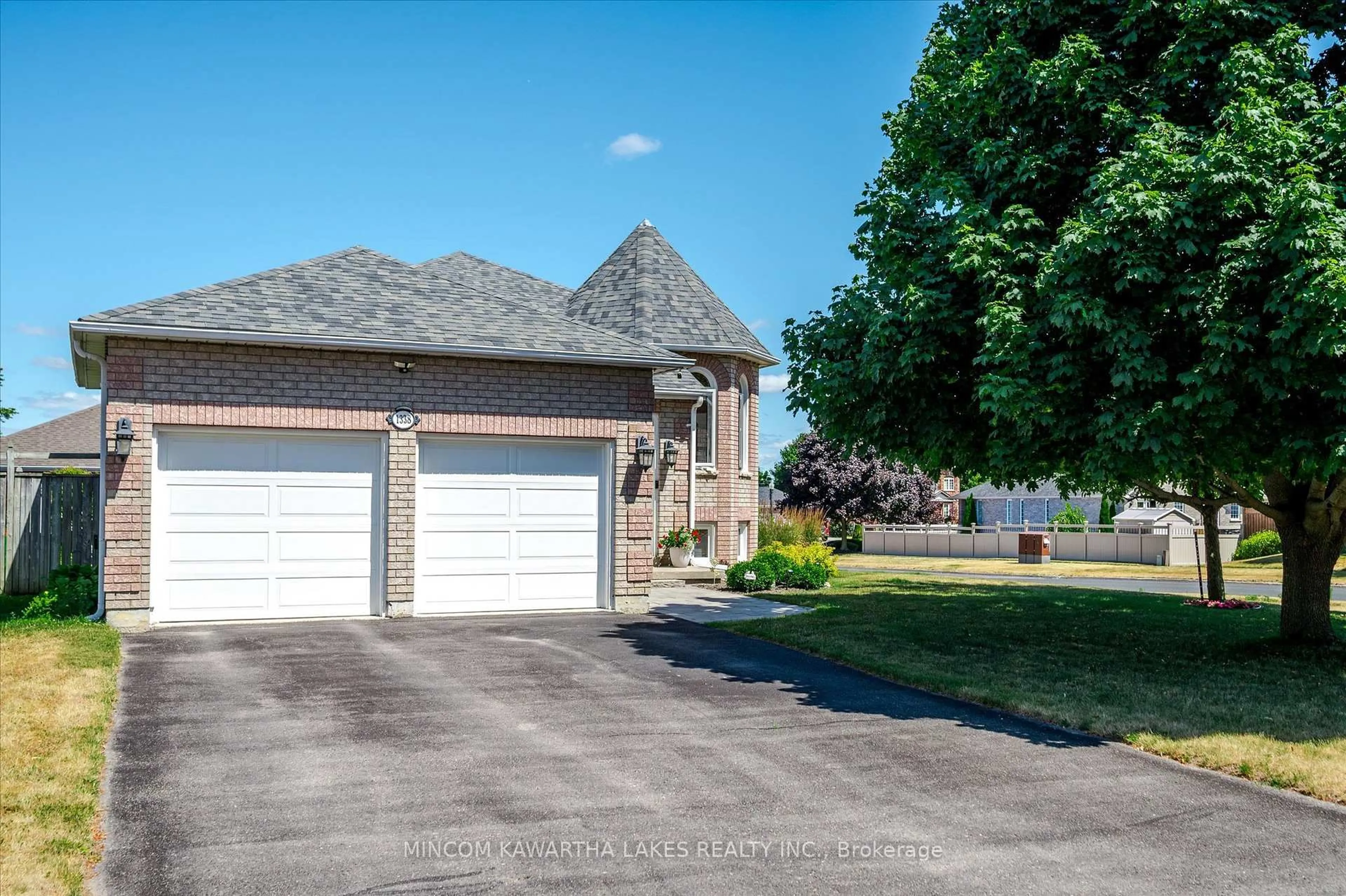 A pic from outside/outdoor area/front of a property/back of a property/a pic from drone, street for 1338 Wildlark Dr, Peterborough West Ontario K9K 2J4