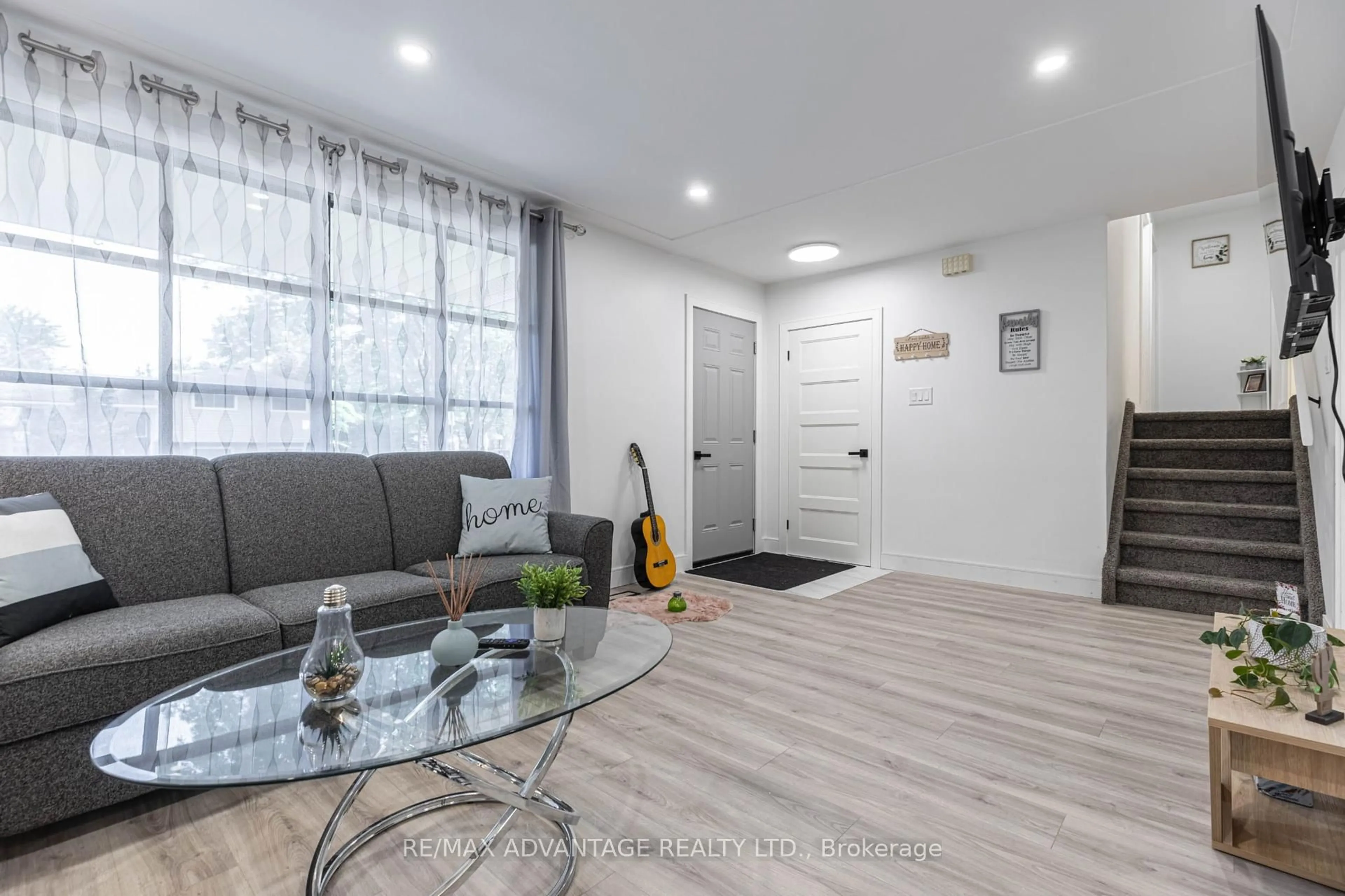 Living room with furniture, wood/laminate floor for 754 Notre Dame Dr, London South Ontario N6J 3B6