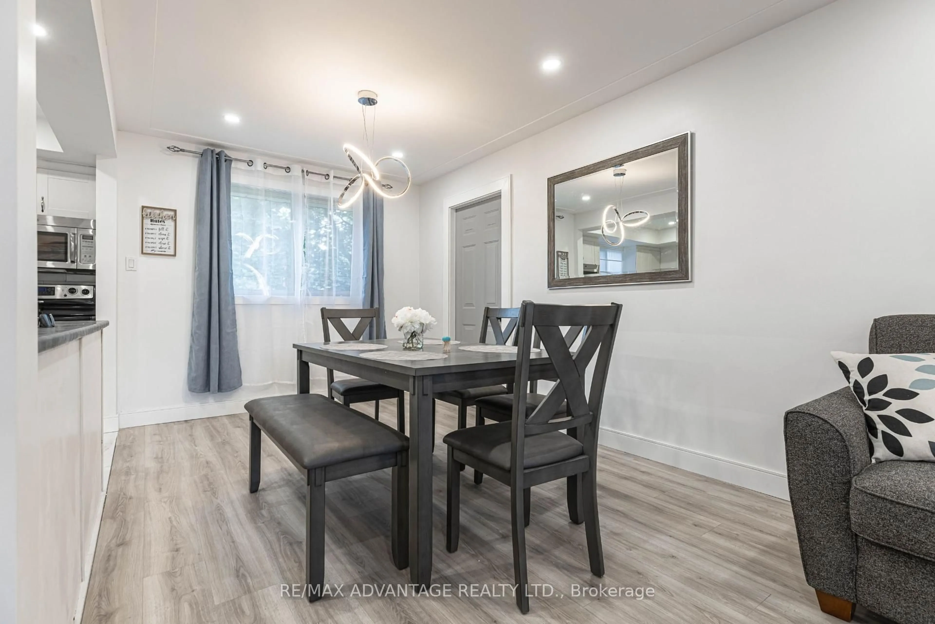 Dining room, wood/laminate floor for 754 Notre Dame Dr, London South Ontario N6J 3B6