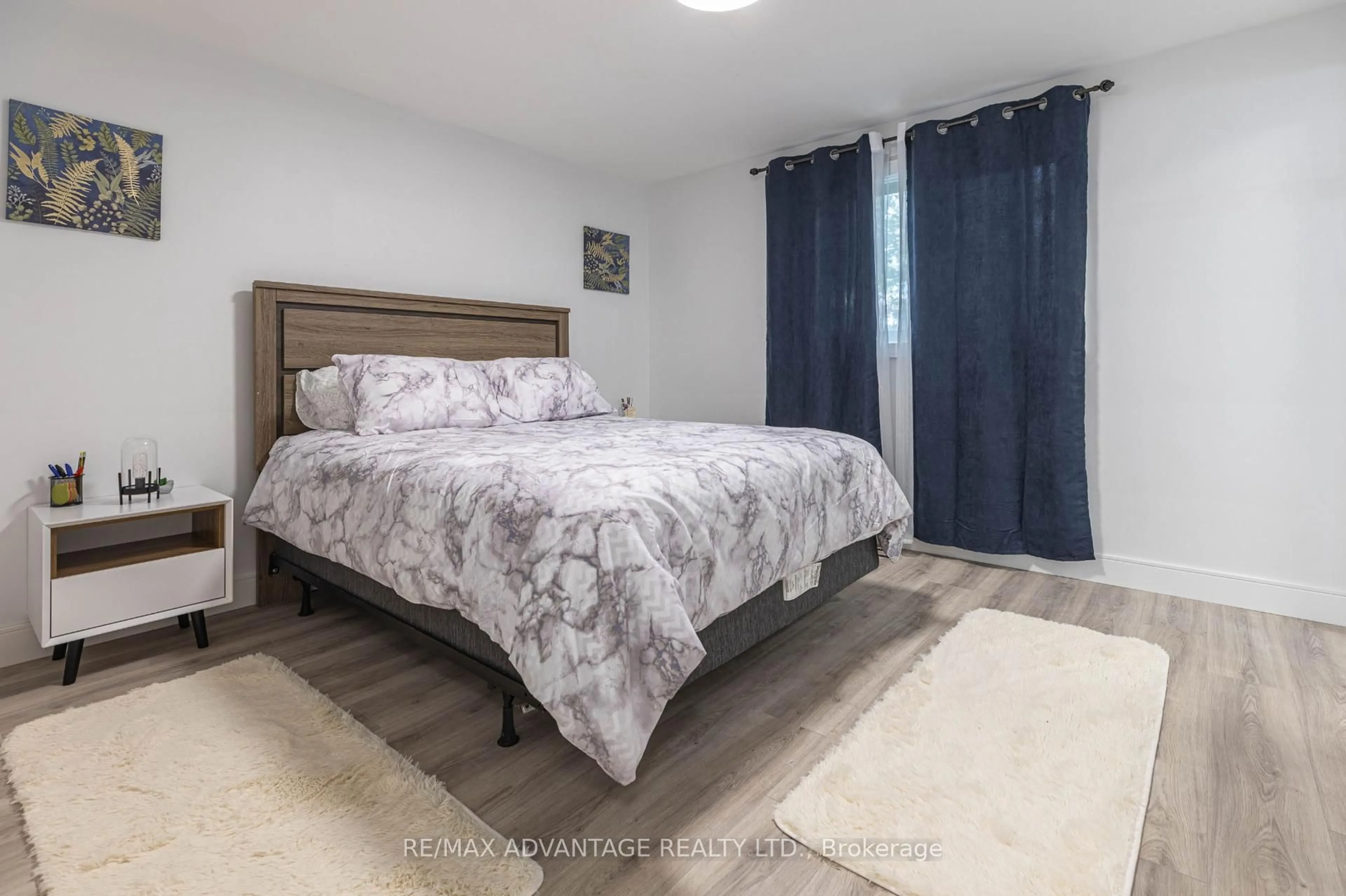 Bedroom with bed, unknown for 754 Notre Dame Dr, London South Ontario N6J 3B6