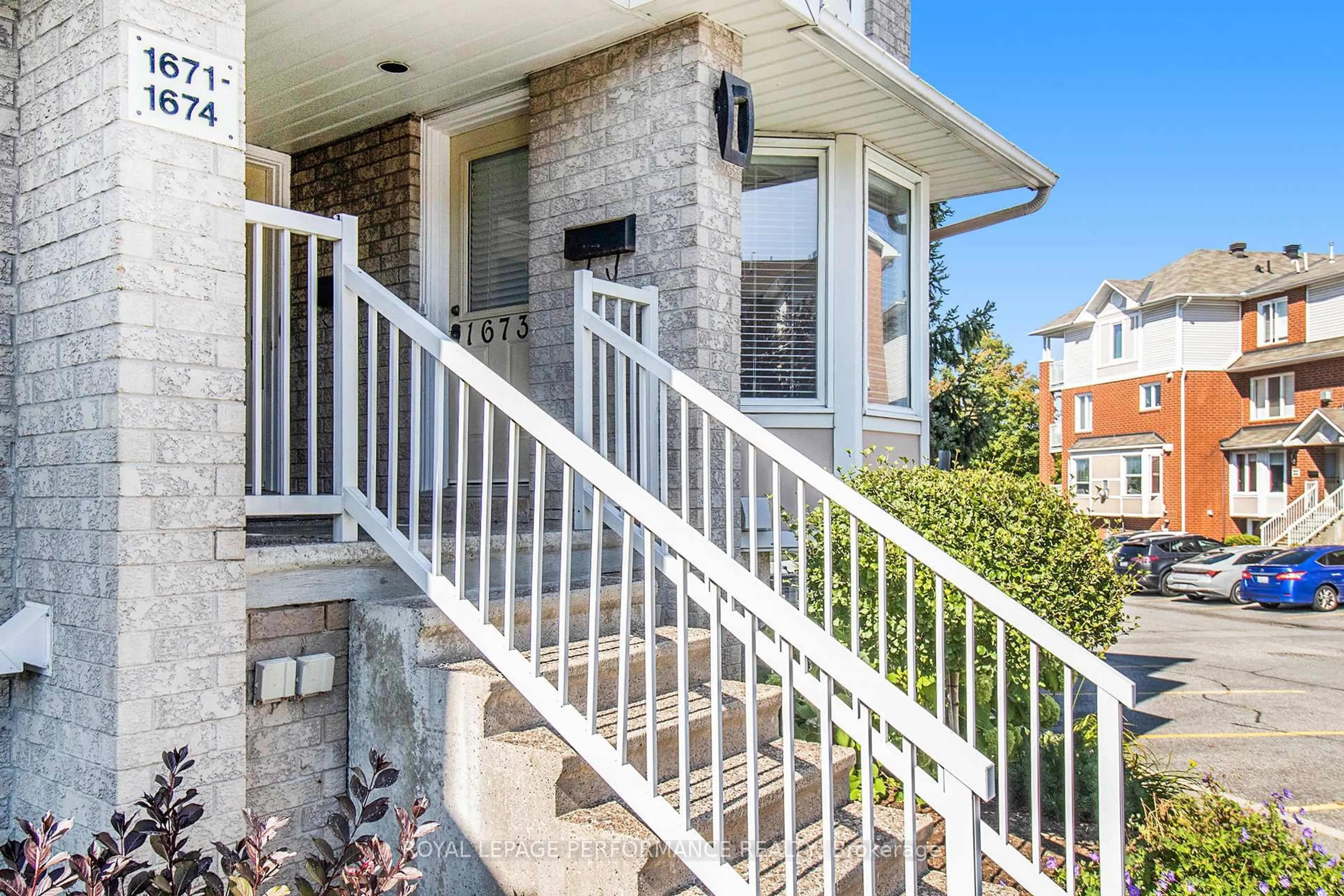 Unknown for 1673 LOCKSLEY Lane, Ottawa Ontario K1J 1B6