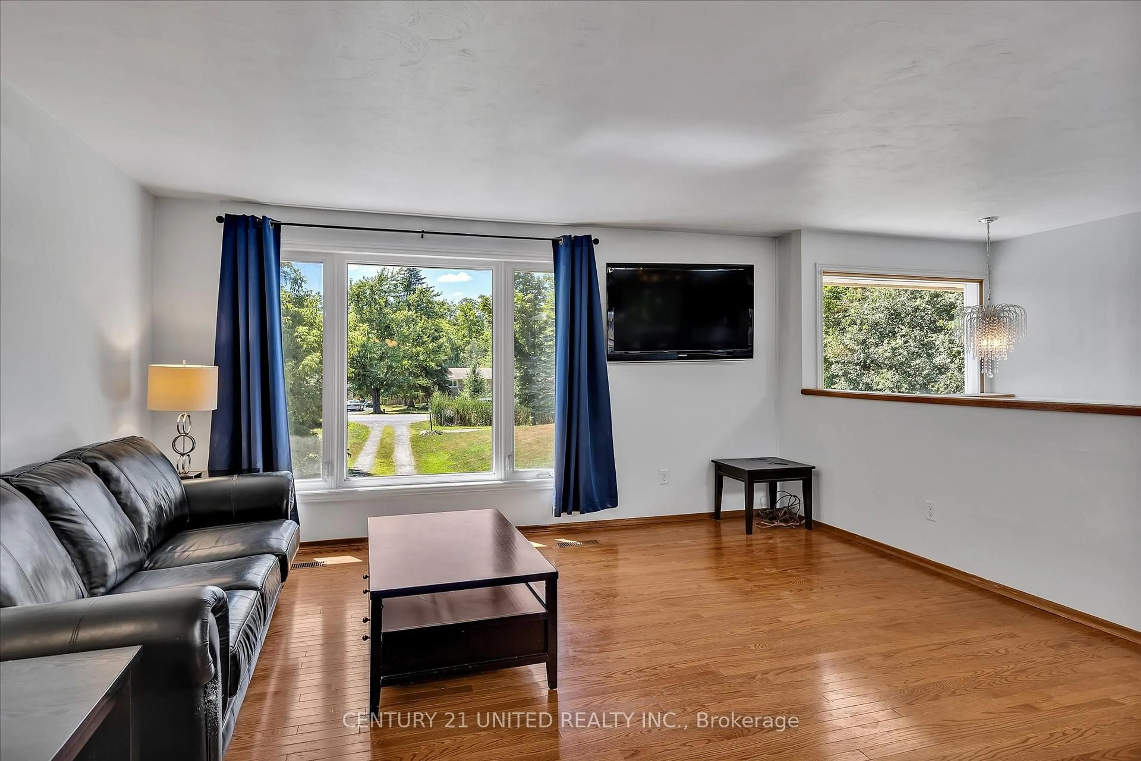 Living room with furniture, unknown for 36 Emily Manor Dr, Kawartha Lakes Ontario K0L 2W0