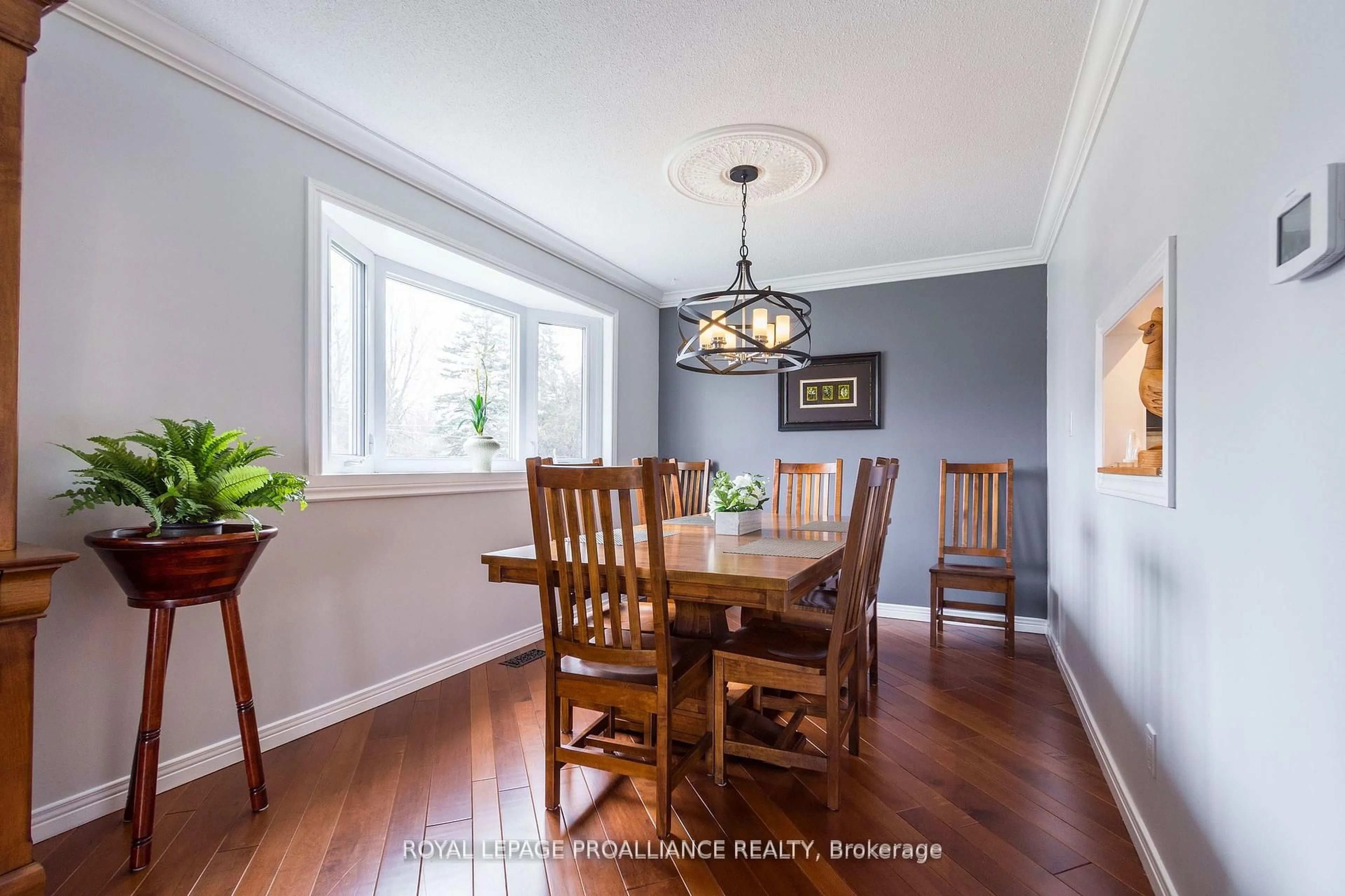 Dining room, wood/laminate floor for 63 Fairlawn Rd, Ingleside Ontario K8V 5P4