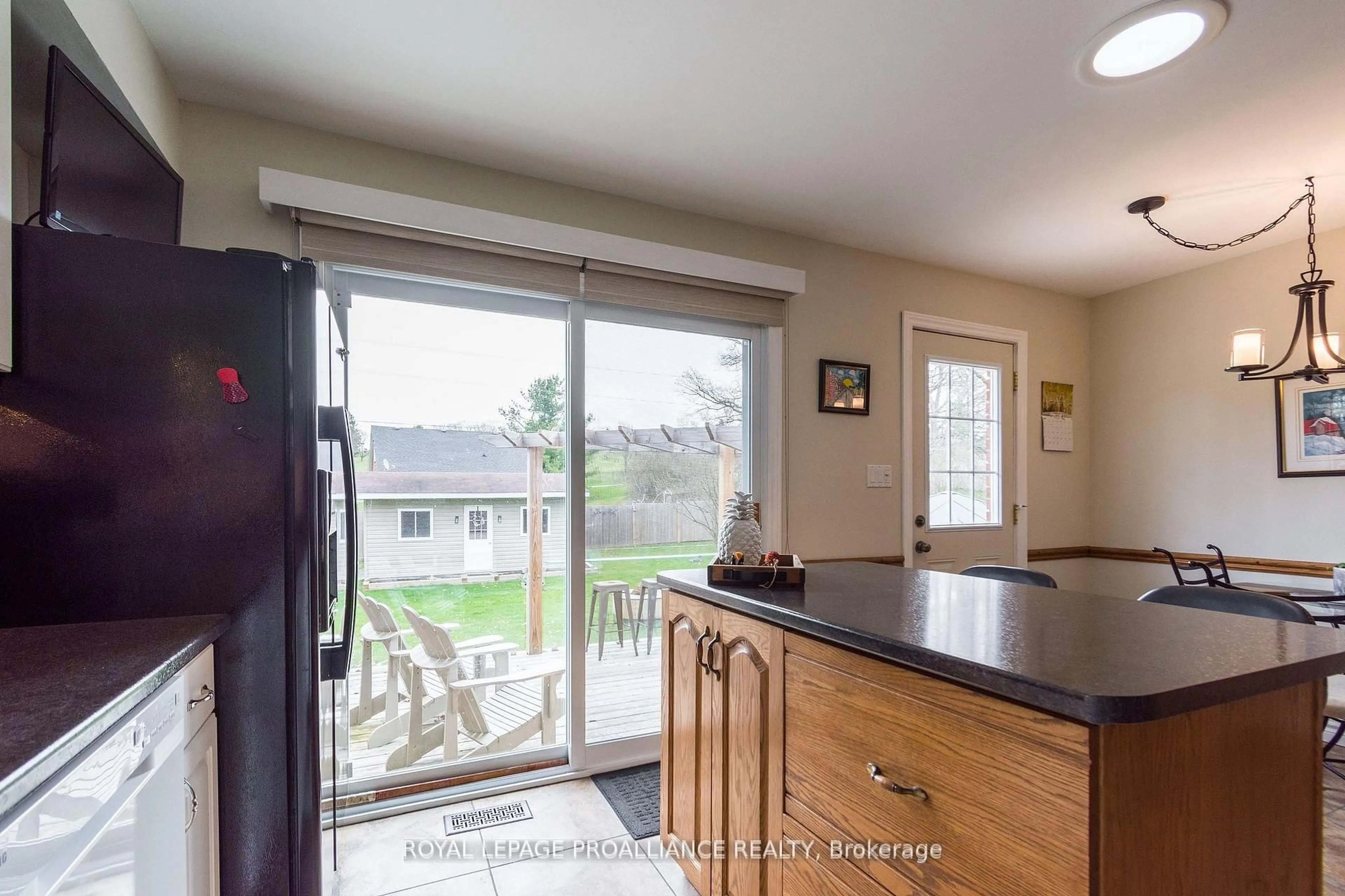Open concept kitchen, unknown for 63 Fairlawn Rd, Ingleside Ontario K8V 5P4