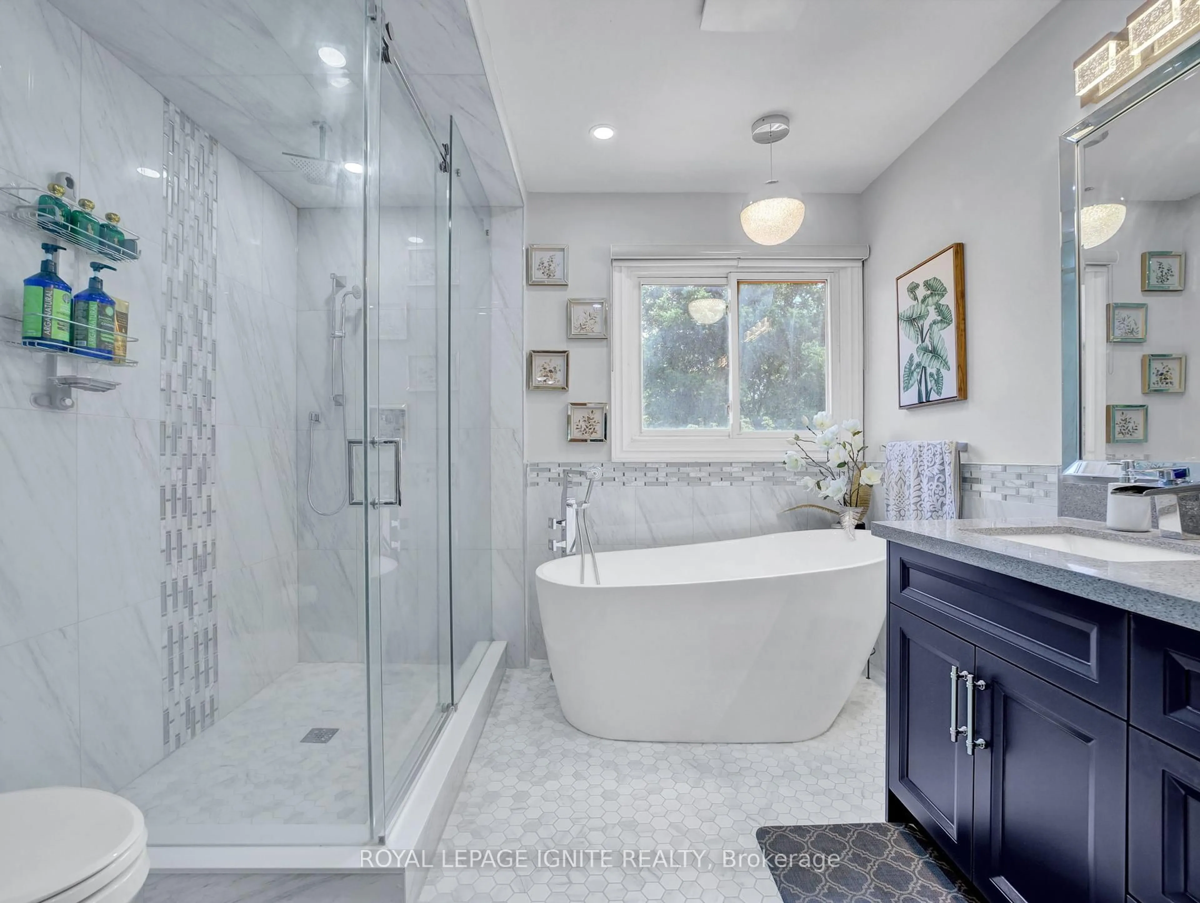 Contemporary bathroom, ceramic/tile floor for 114 Montmorency Dr, Hamilton Ontario L8K 6R1