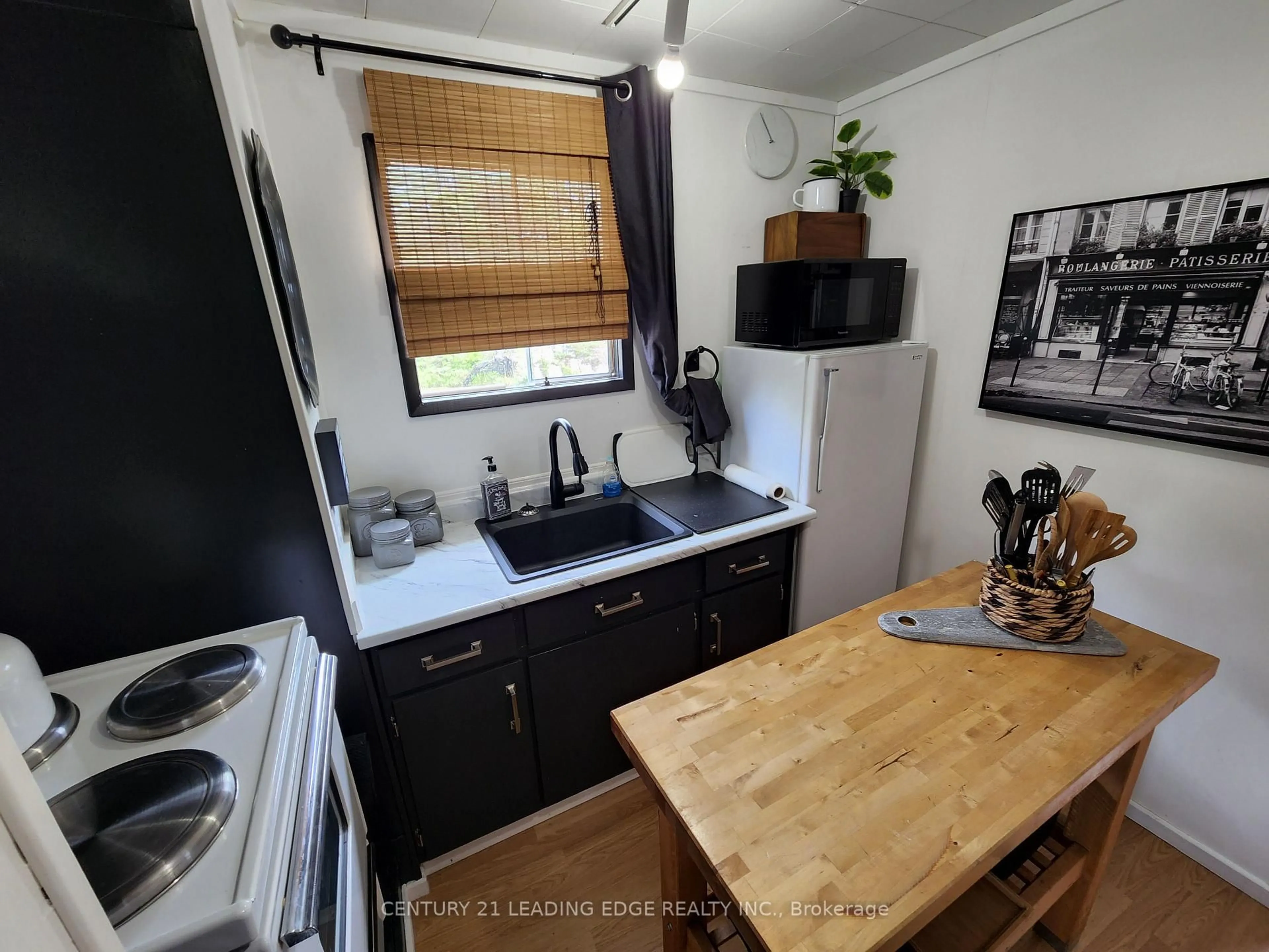 Standard kitchen, unknown for 3402 Island 340, Galway-Cavendish and Harvey Ontario K0L 1J0