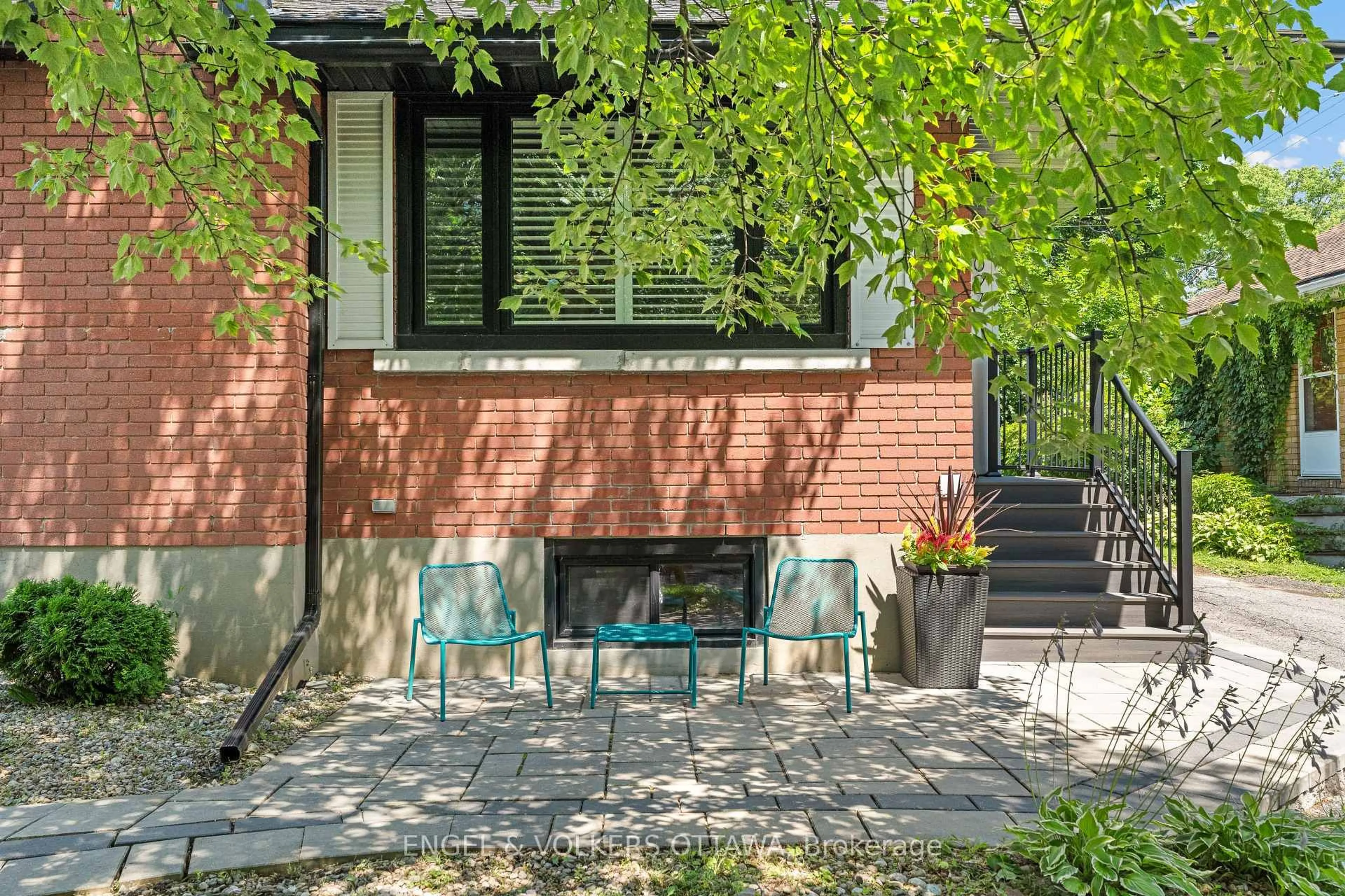 Home with brick exterior material, street for 2097 Neepawa Ave, Ottawa Ontario K2A 3L8