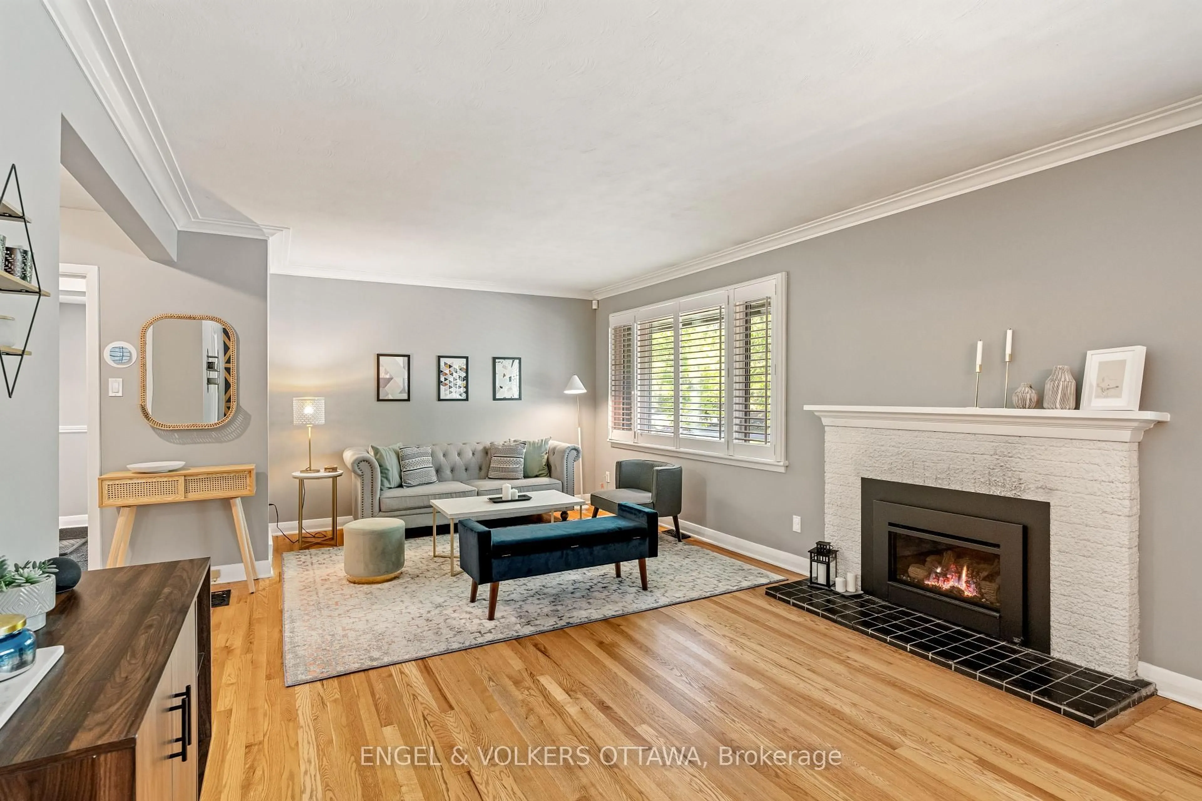 Living room with furniture, wood/laminate floor for 2097 Neepawa Ave, Ottawa Ontario K2A 3L8