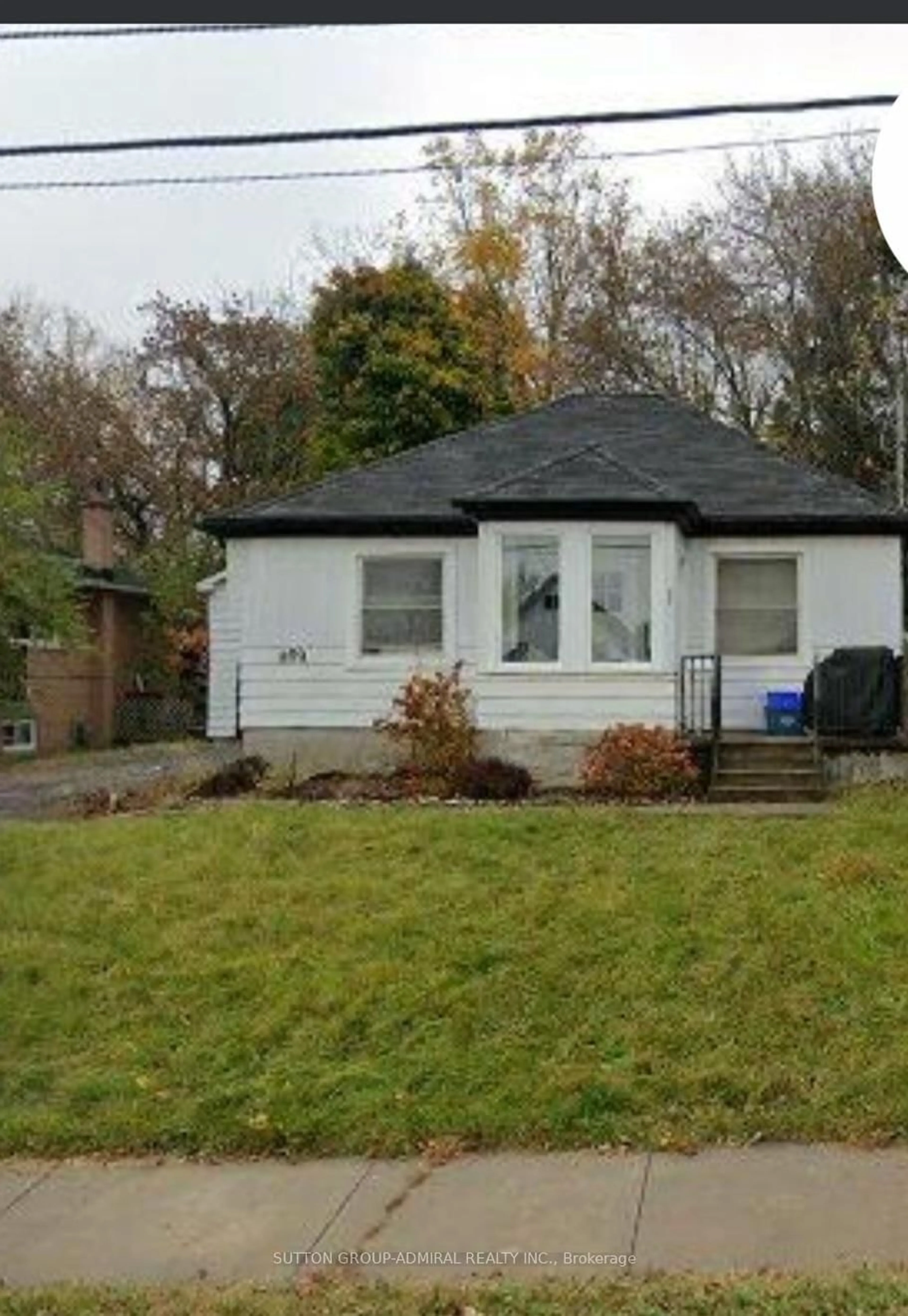 Home with vinyl exterior material, street for 809 Portsmouth Ave, Kingston Ontario K7M 1W6